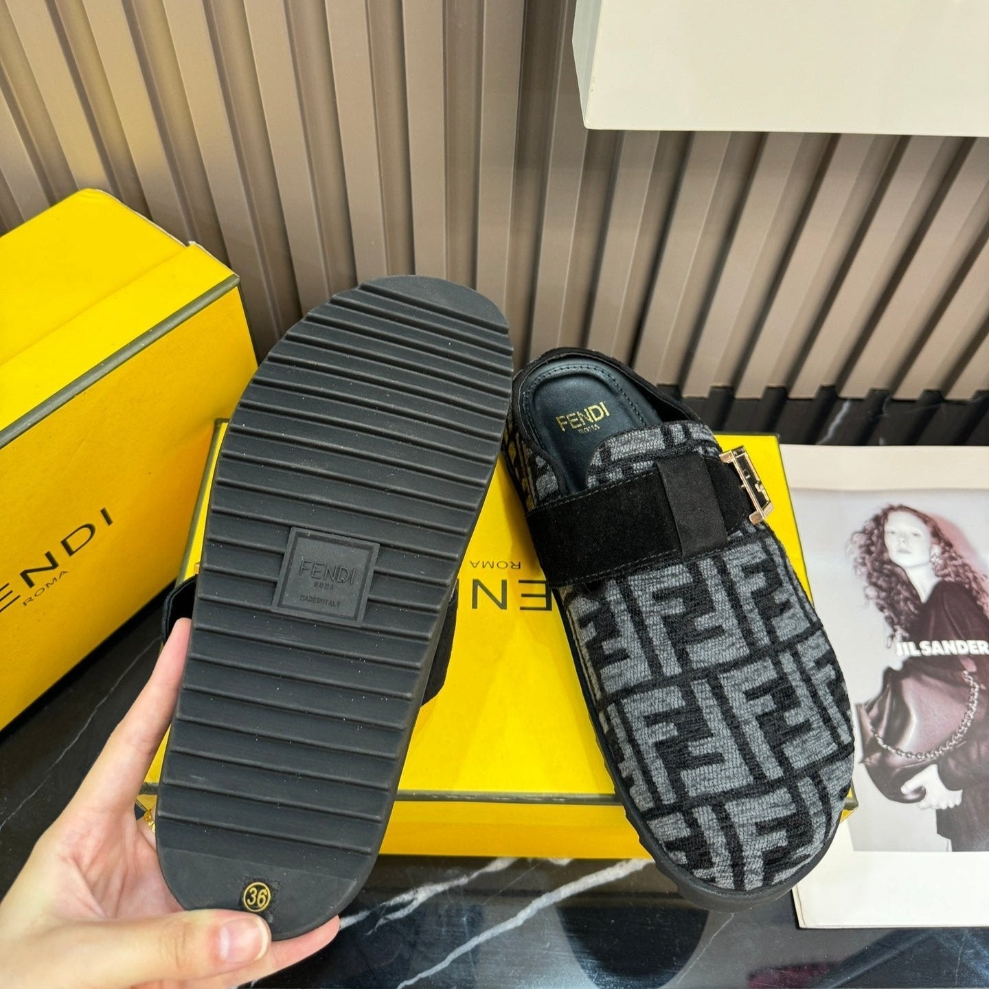 Autumn and Winter Retro Embos-1s-1ed Flat Slippers-1 mysite