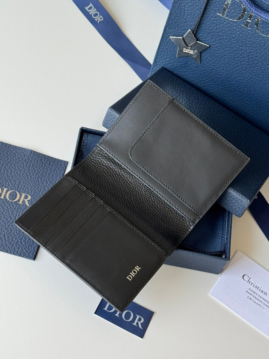 CD BI-fold Passport Black Grain Cowhide mysite