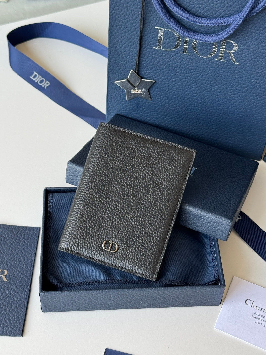 CD BI-fold Passport Black Grain Cowhide mysite