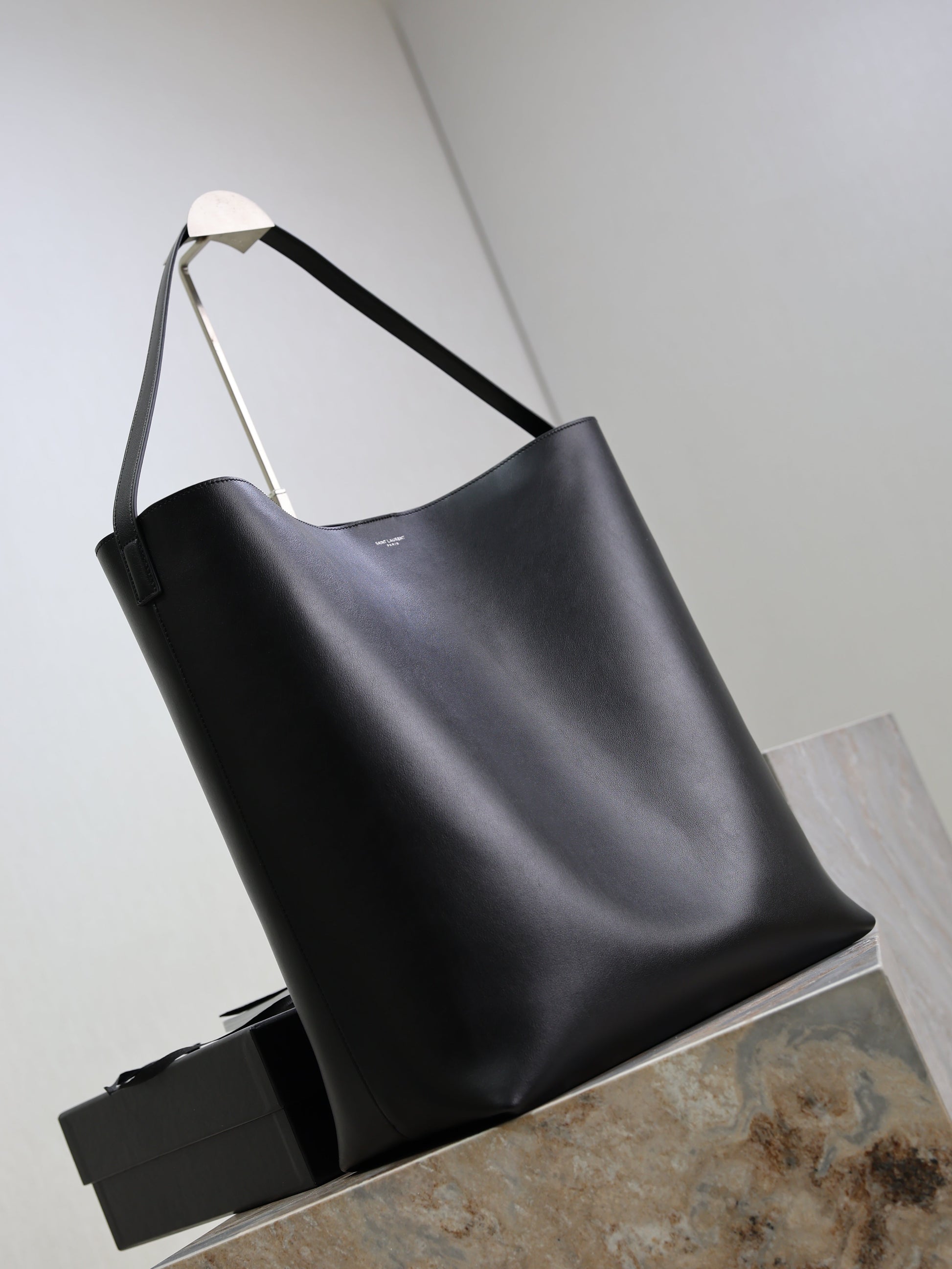 YSL Bold Hobo 37cm Black Cowhide mysite