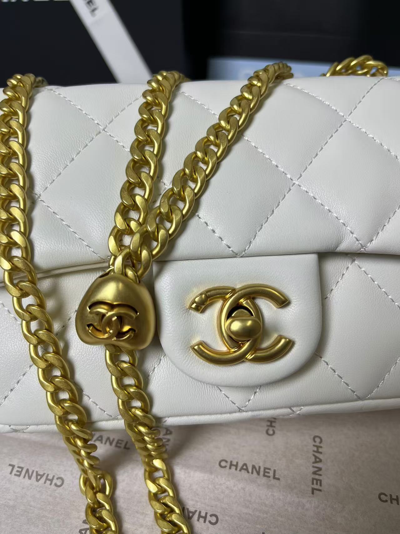 25C Mini Flap 19cm White Lambskin Gold Heart Hardware mysite