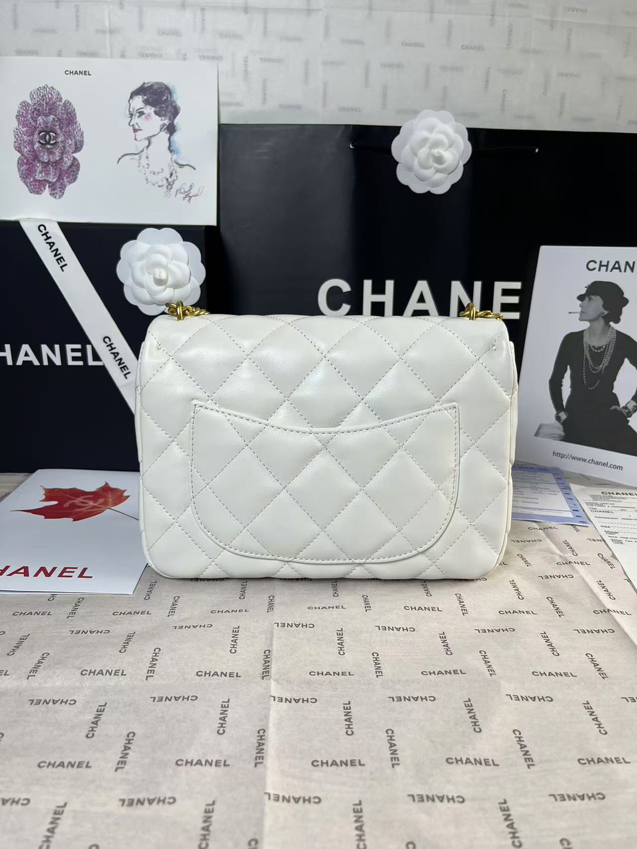 25C Mini Flap 24cm White Lambskin Gold Heart Hardware mysite