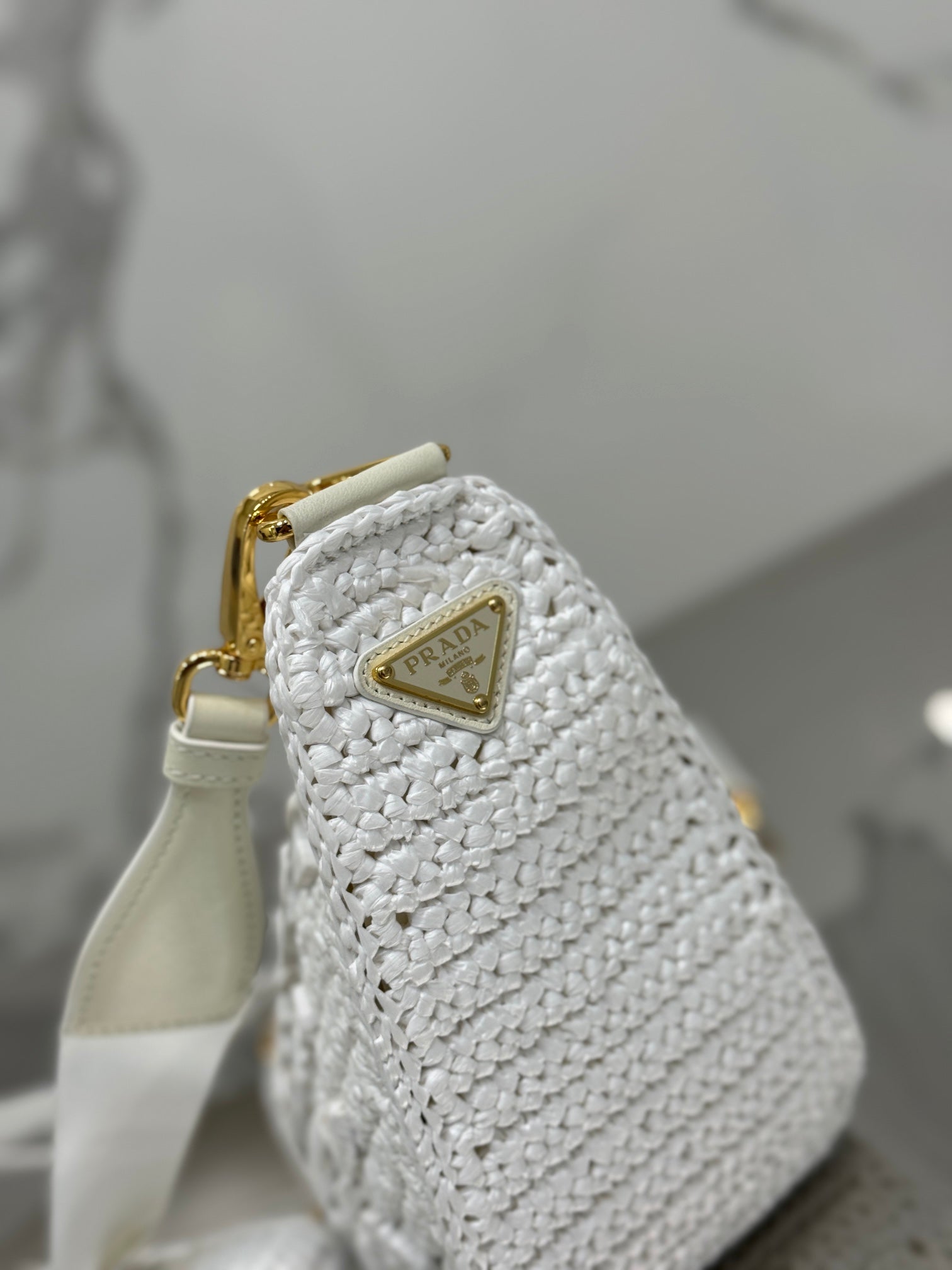 CROCHET TRIANGLE BAG 26 IN WHITE RAFFIA GOLD HARDWARE mysite