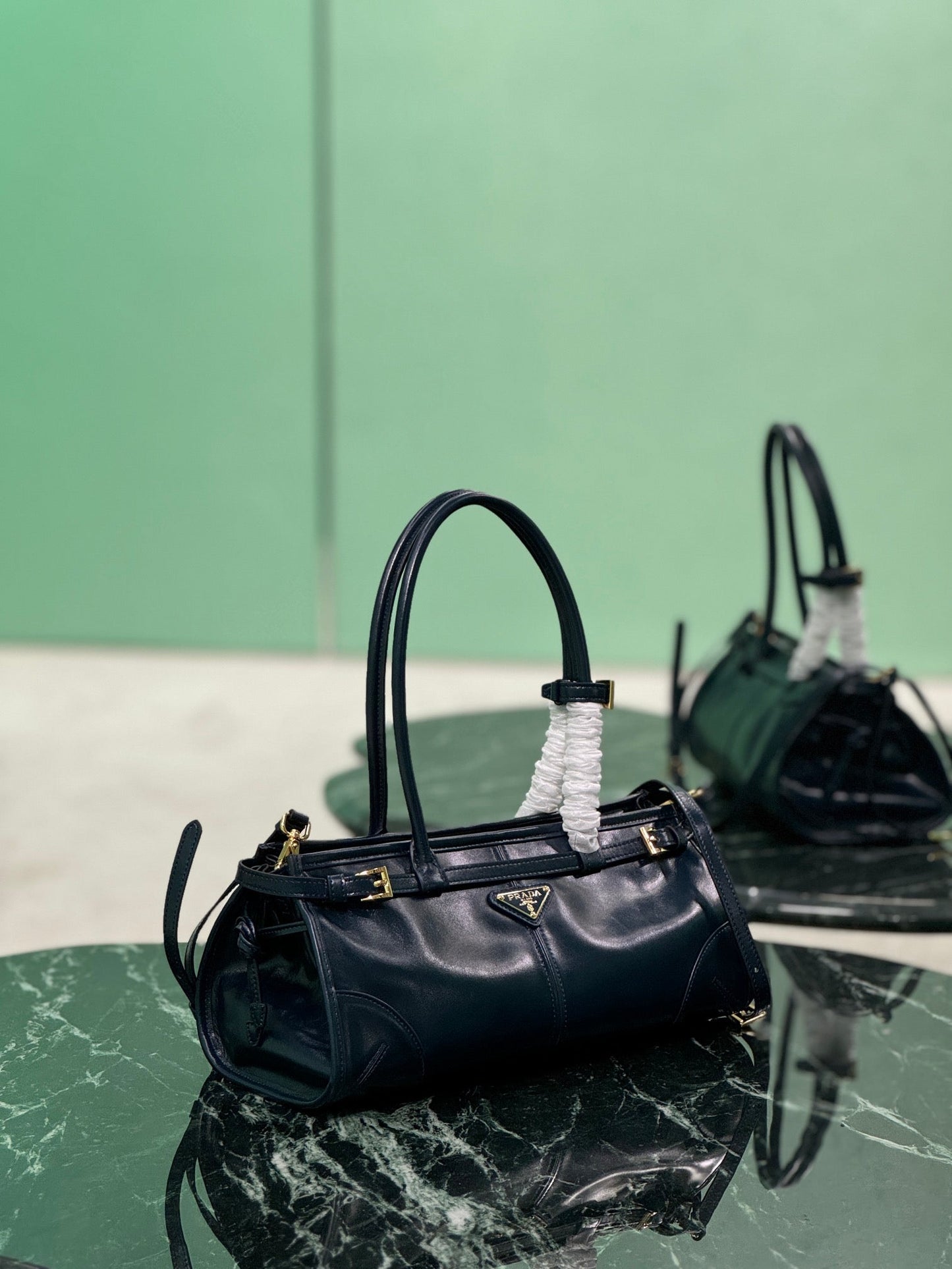 HANDBAG 32 IN BLACK SOFT SMOOTH LAMBSKIN mysite