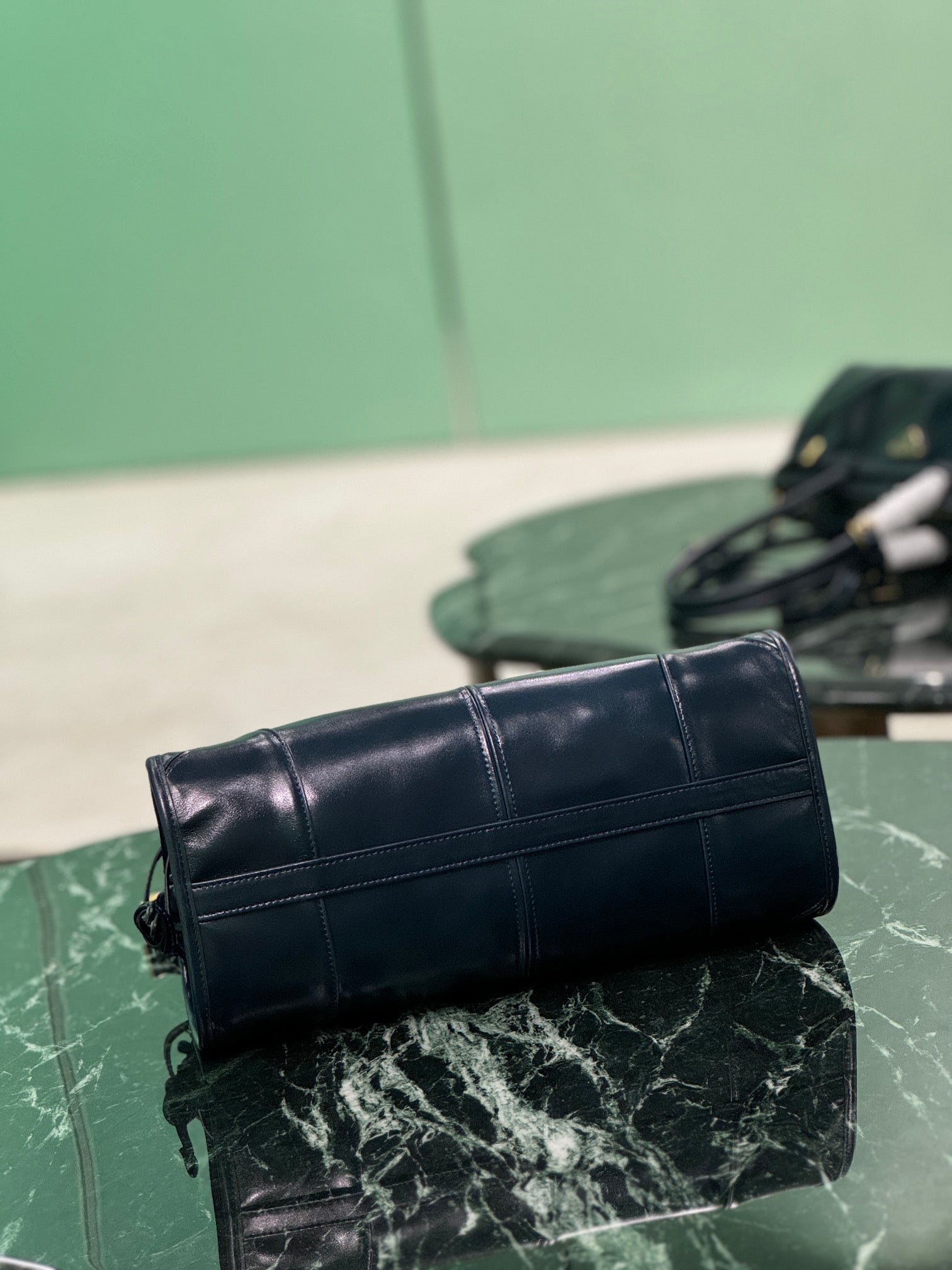 HANDBAG 32 IN BLACK SOFT SMOOTH LAMBSKIN mysite