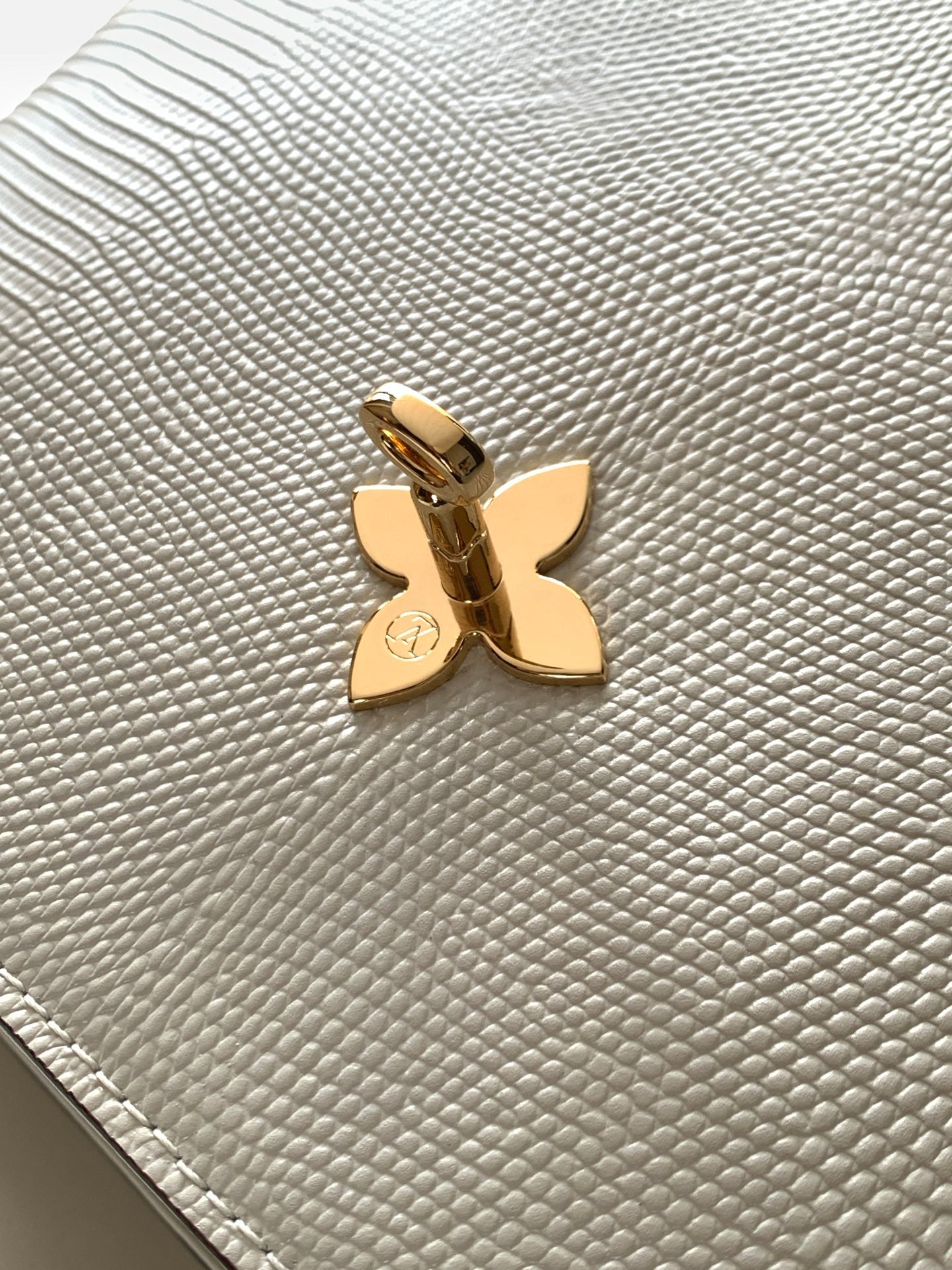 LV 25s Rose Des Vents Handbag 27cm White Lizard GHW mysite