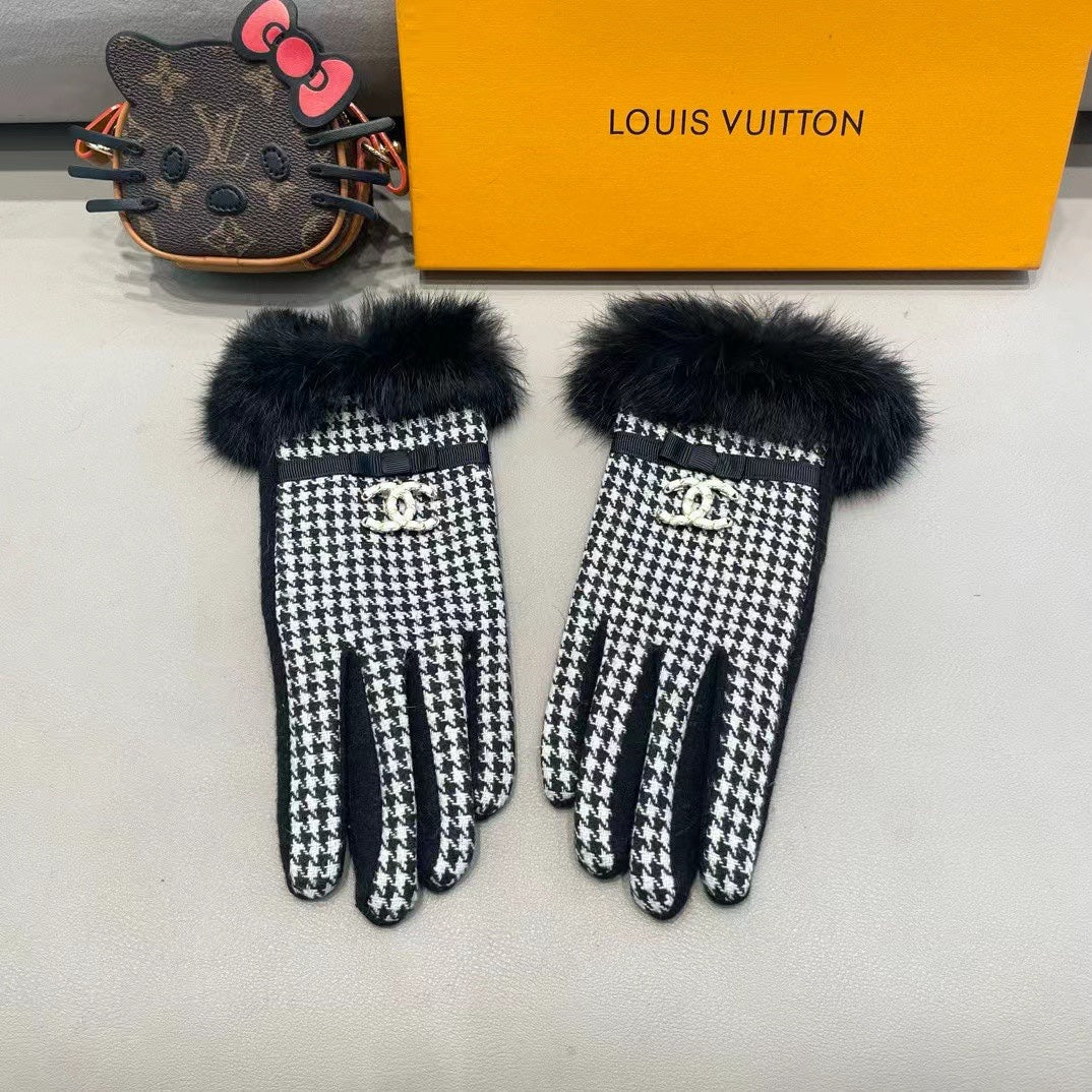 GLOVES IN BLACK MIX WHITE WOOL AND RABBIT FUR 417182 mysite