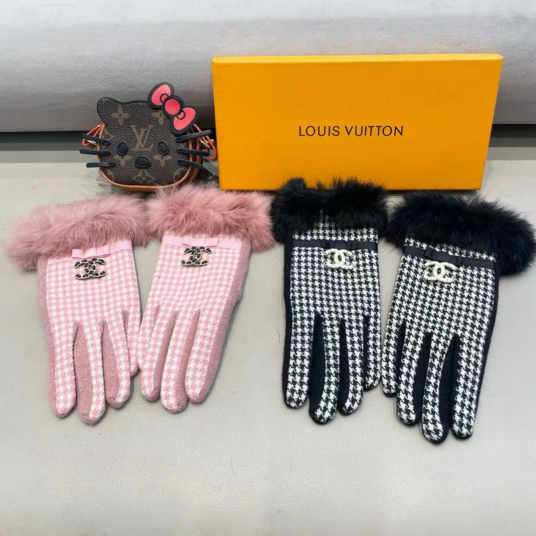 GLOVES IN BLACK MIX WHITE WOOL AND RABBIT FUR 417182 mysite