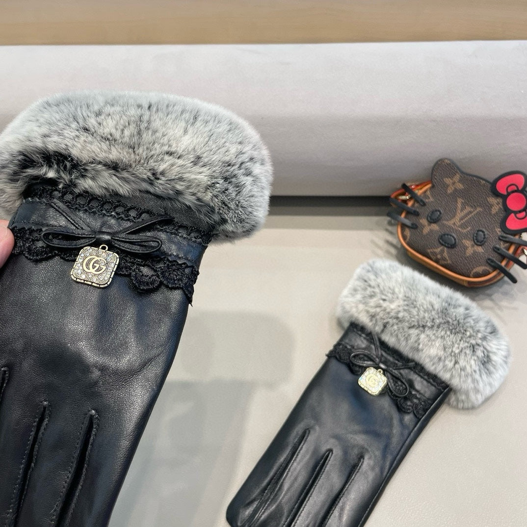 TOUCHSCREEN GLOVES IN BLACK LAMBSKIN AND MINK FUR 460071 mysite