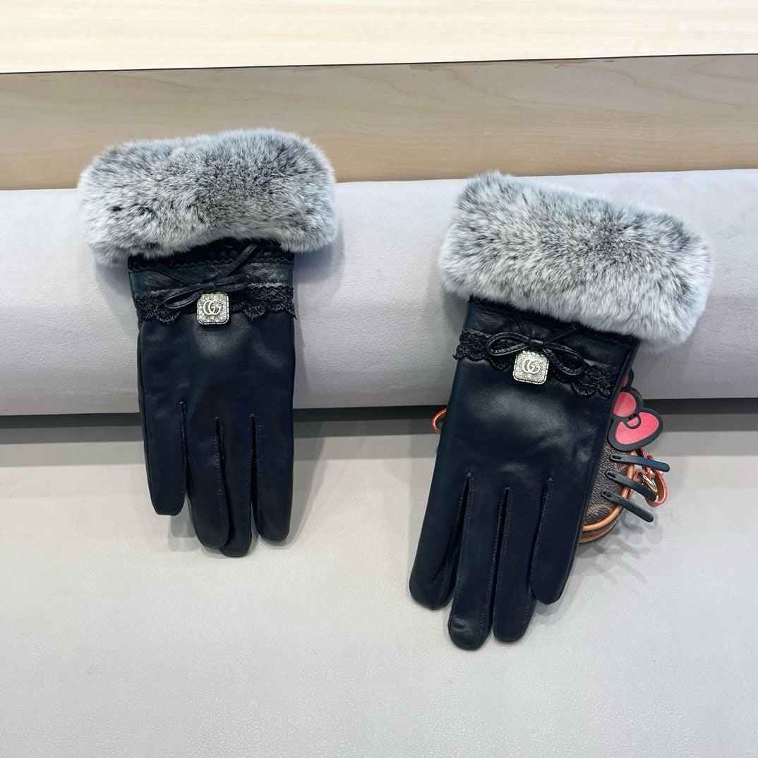 TOUCHSCREEN GLOVES IN BLACK LAMBSKIN AND MINK FUR 460071 mysite