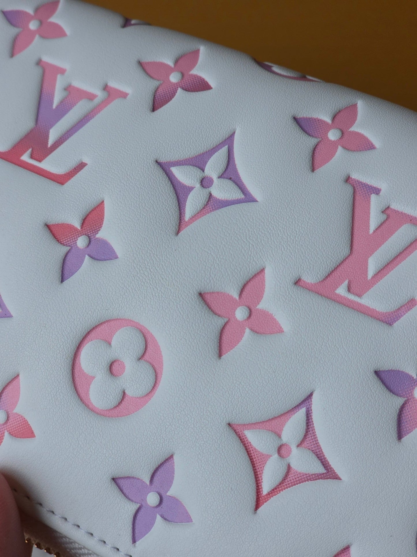 LV M15091 Zippy Wallet 19.5cm Dream Beige Monogram Embossed Lambskin- Light GHW mysite