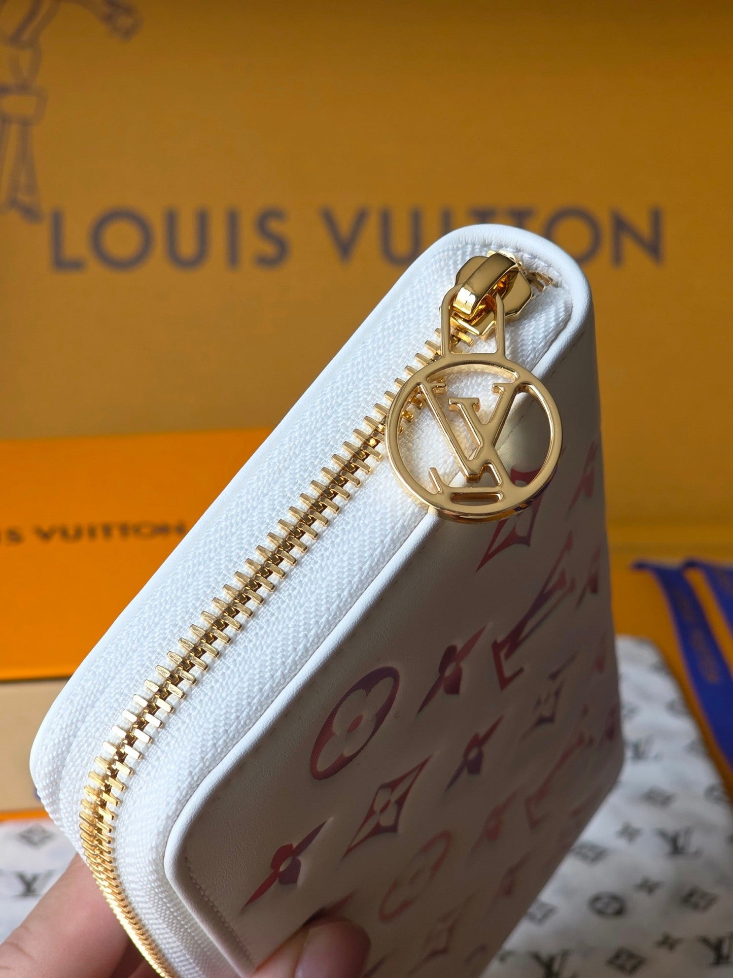 LV M15091 Zippy Wallet 19.5cm Dream Beige Monogram Embossed Lambskin- Light GHW mysite