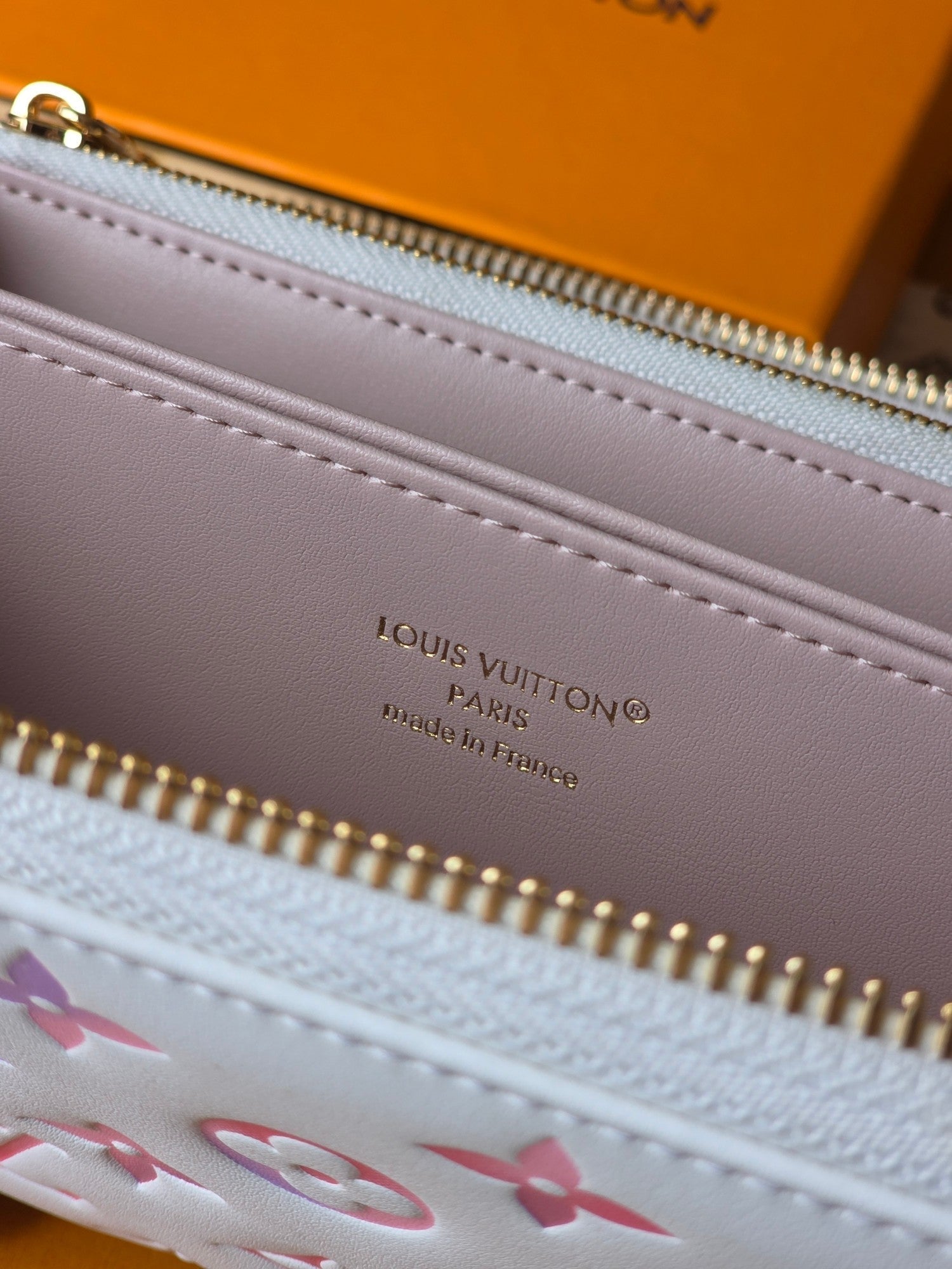 LV M15091 Zippy Wallet 19.5cm Dream Beige Monogram Embossed Lambskin- Light GHW mysite