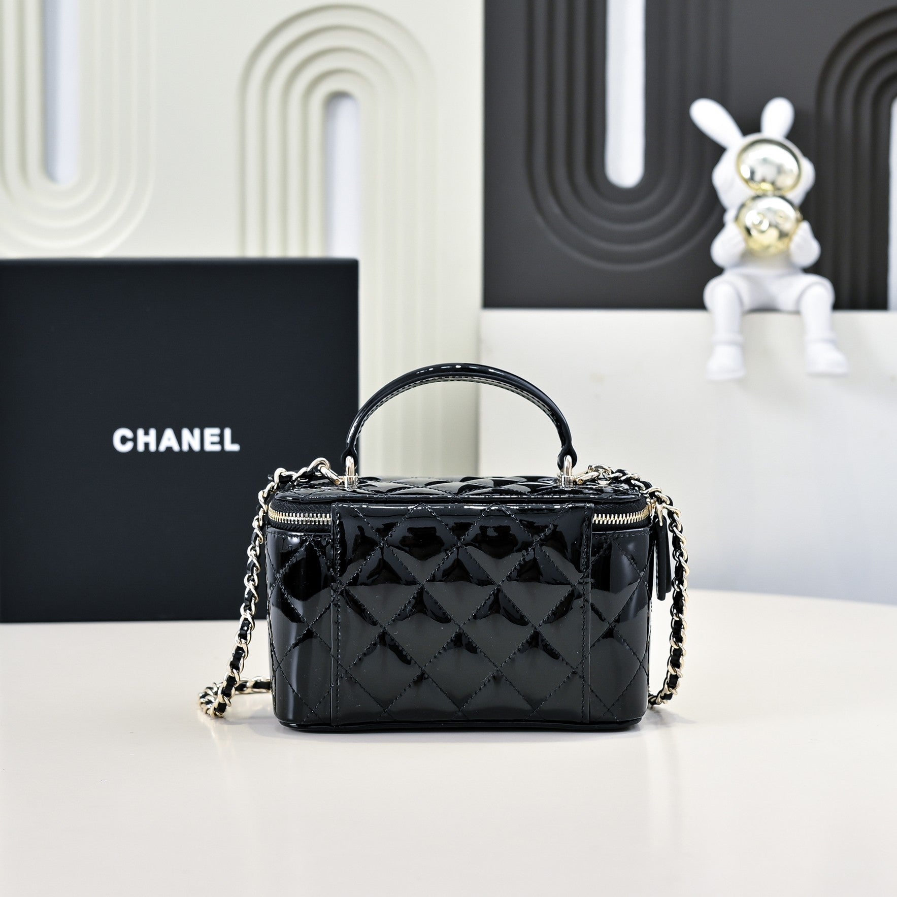 CC 24P Vanity Top Handle 16.5cm Black Patent Calfskin Light Gold Hardware mysite