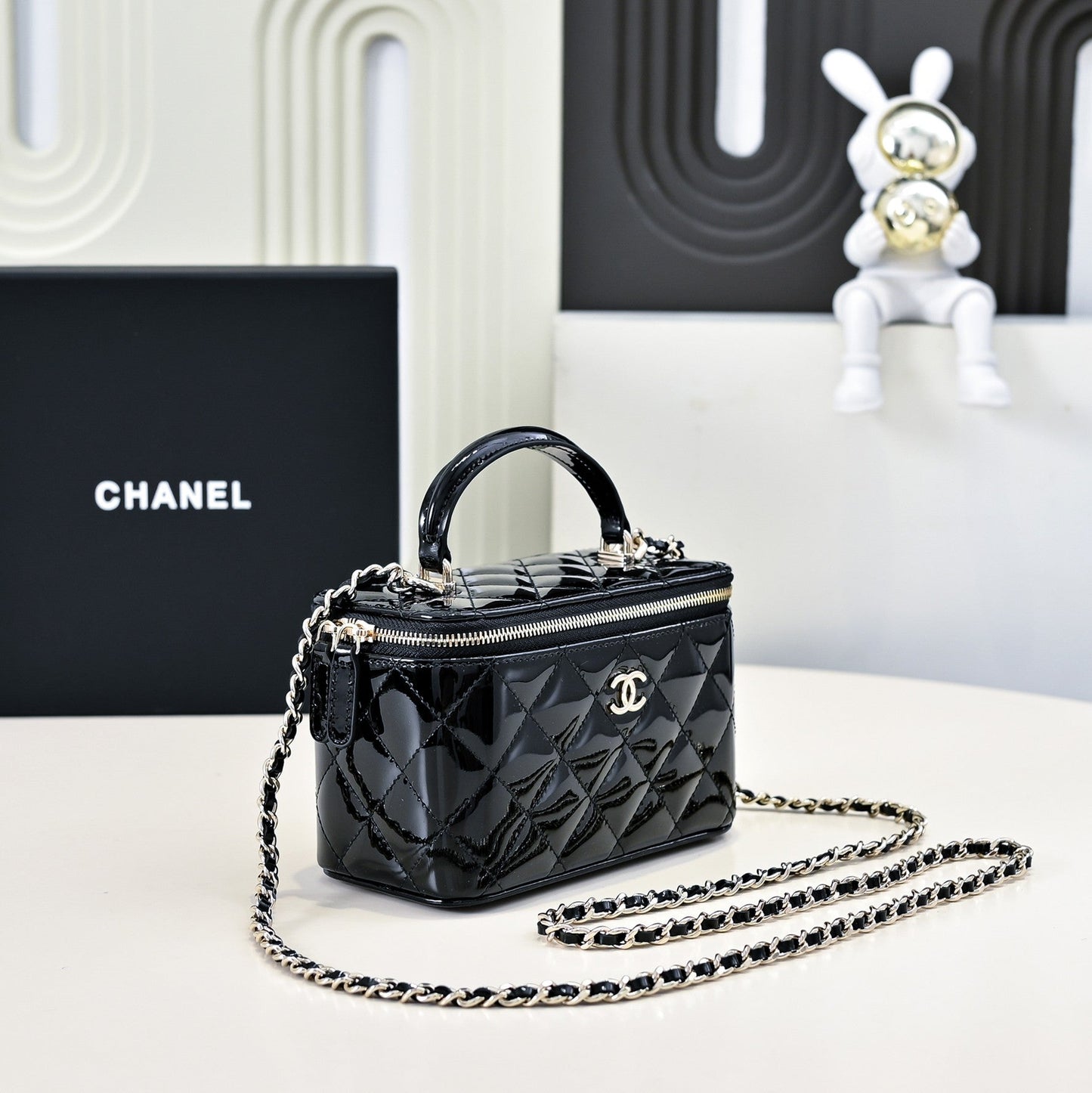 CC 24P Vanity Top Handle 16.5cm Black Patent Calfskin Light Gold Hardware mysite