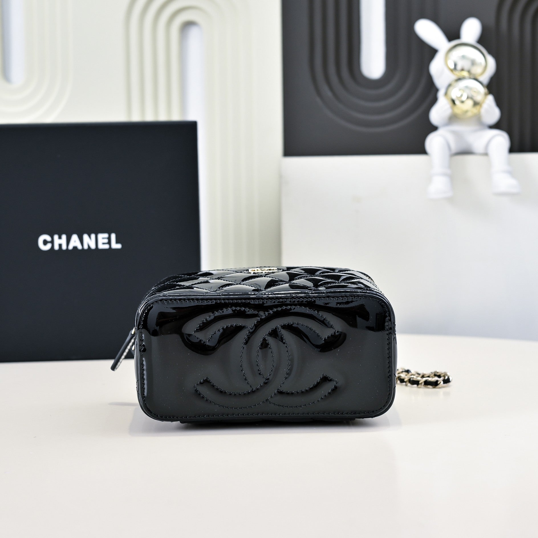 CC 24P Vanity Top Handle 16.5cm Black Patent Calfskin Light Gold Hardware mysite