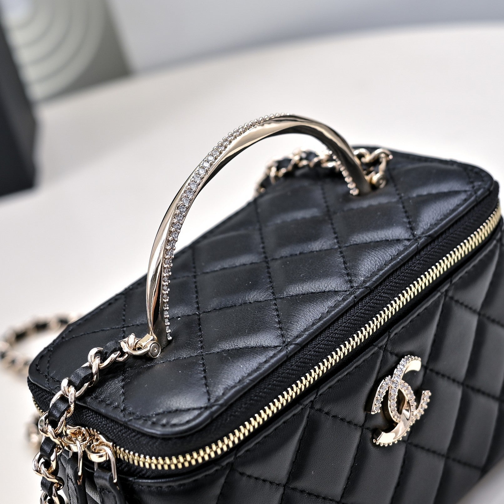 CC 24K Vanity Top Handle 17cm Black Lambskin Silver Hardware mysite