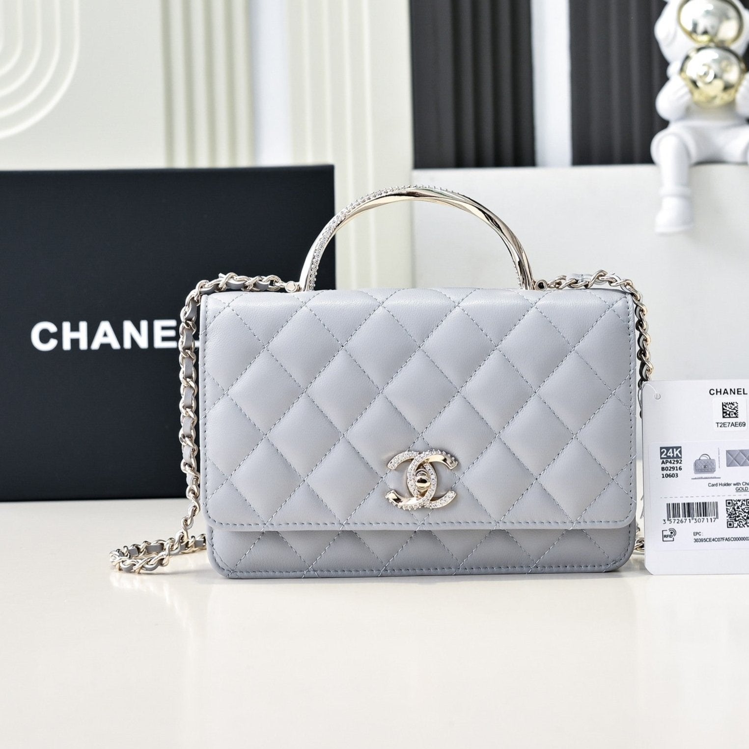 CC 24K Woc Top Handle 19cm Light Grey Lambskin Light Gold Hardware mysite