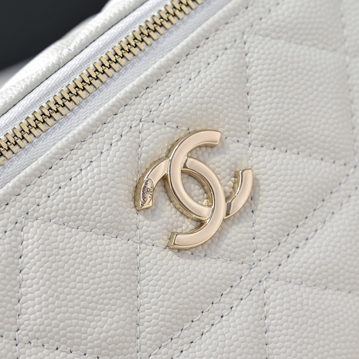 CC 25C Vanity Top Handle 17cm White Grained Calfskin Light Gold Hardware mysite