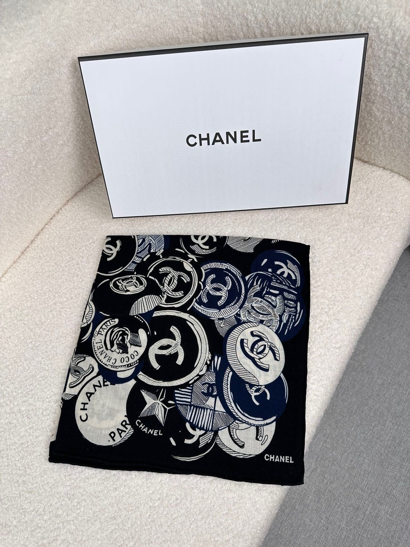 SQUARE SCARF 70 CM IN BLACK MIX WHITE CASHMERE AND SILK 399802 mysite