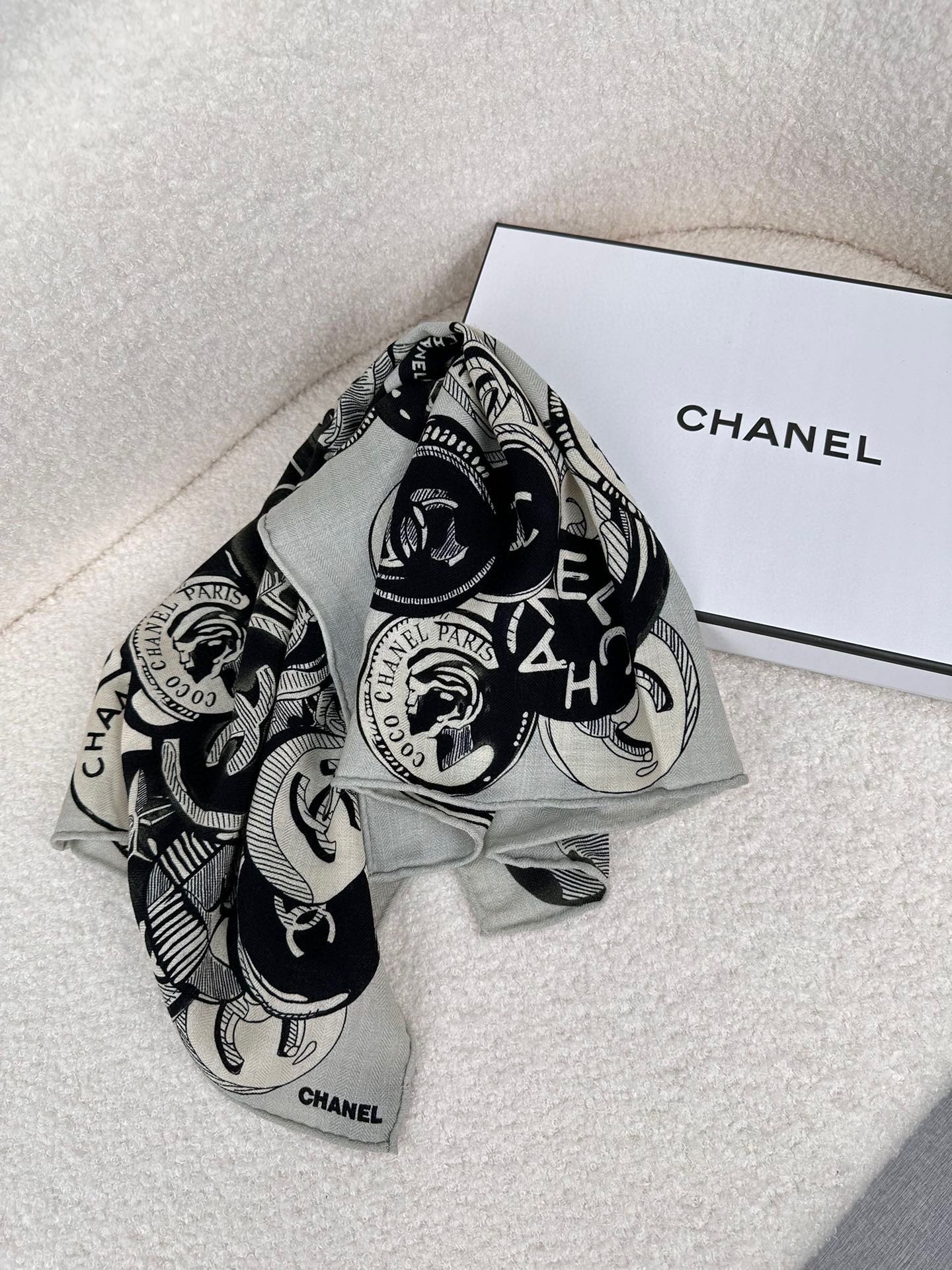 SQUARE SCARF 70 CM IN BLACK MIX WHITE CASHMERE AND SILK 399803 mysite