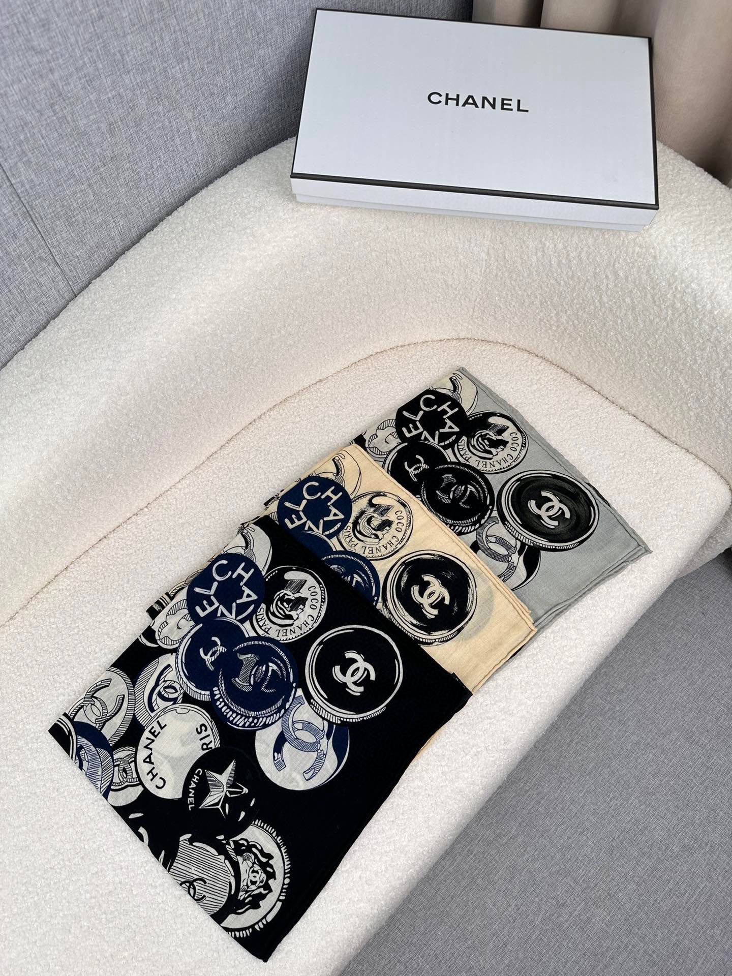 SQUARE SCARF 70 CM IN COLORFUL CASHMERE AND SILK 399804 mysite