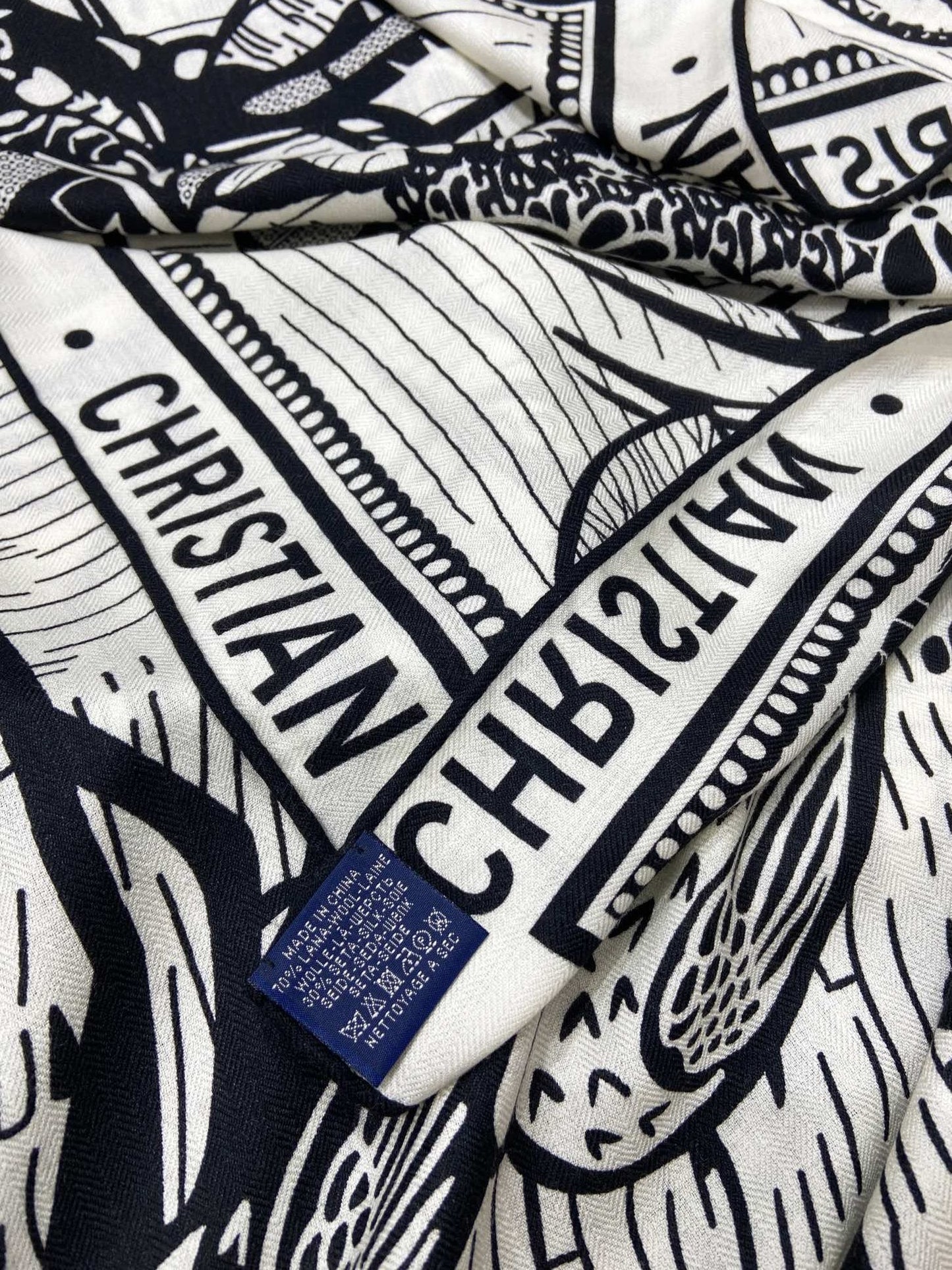 SQUARE SCARF 140 CM IN BLACK MIX WHITE MONOGRAM WOOL AND SILK 415111 mysite