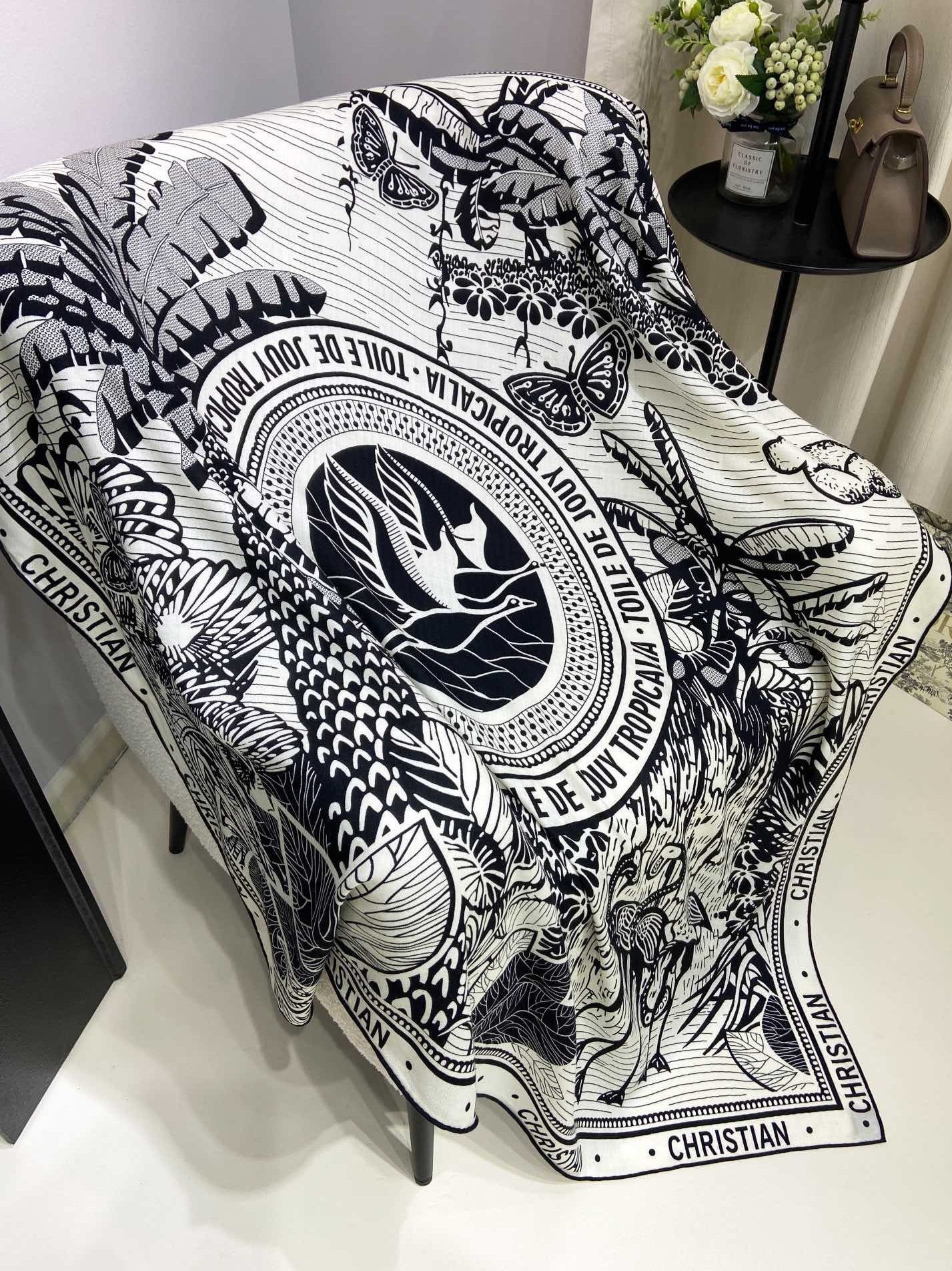 SQUARE SCARF 140 CM IN BLACK MIX WHITE MONOGRAM WOOL AND SILK 415111 mysite