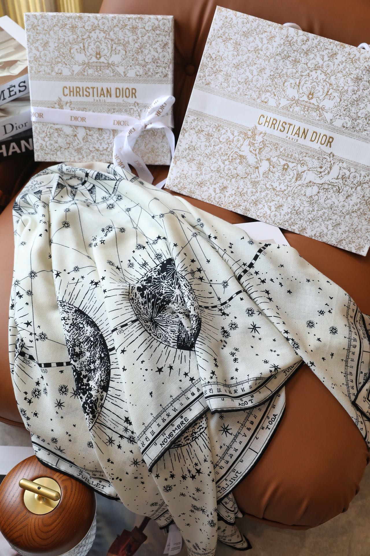 SQUARE SCARF 140 CM IN WHITE MIX BLACK MONOGRAM SILK 393135 mysite