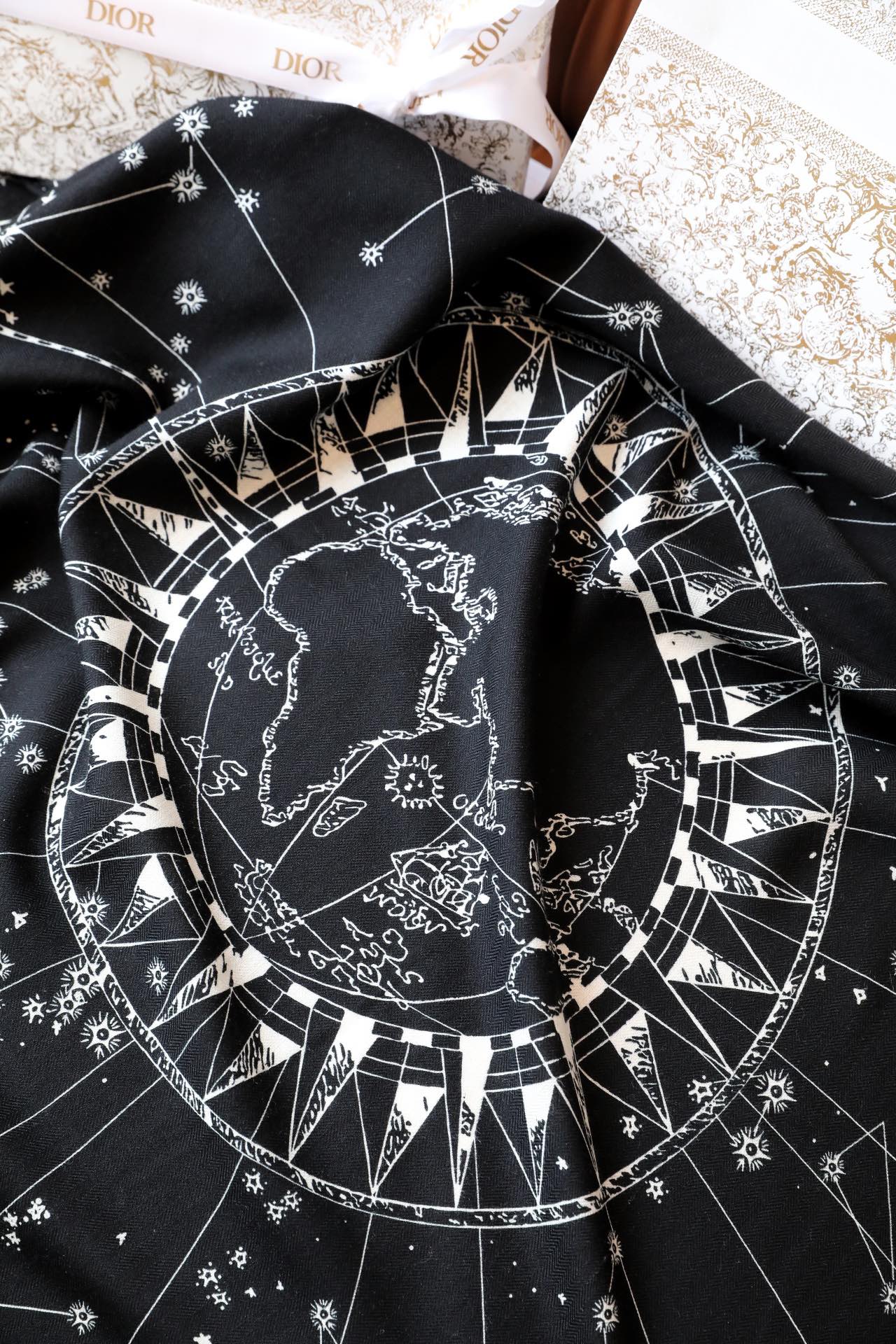 SQUARE SCARF 140 CM IN BLACK MIX WHITE MONOGRAM SILK 393136 mysite