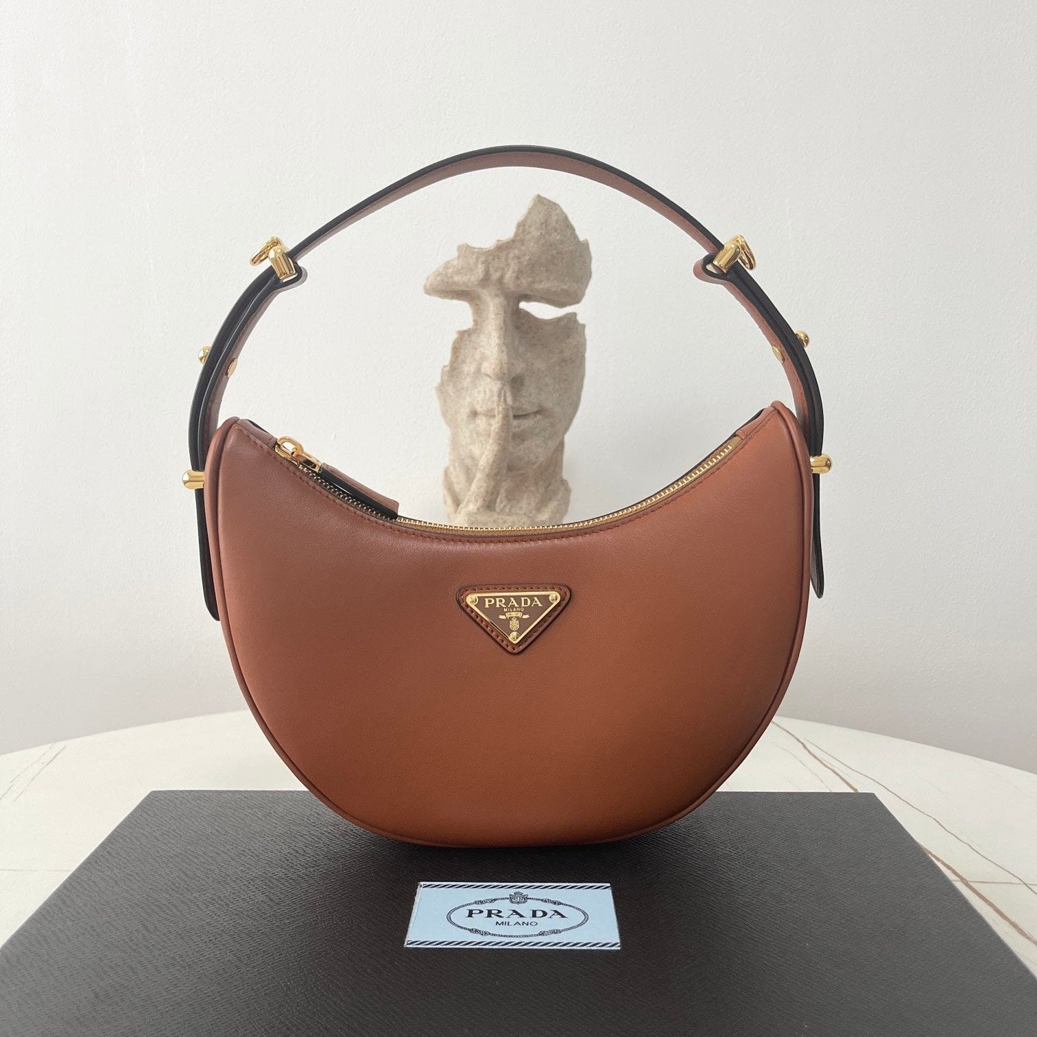 PRA ARQUÉ 22 SHOULDER BAG IN COGNAC BROWN LEATHER mysite