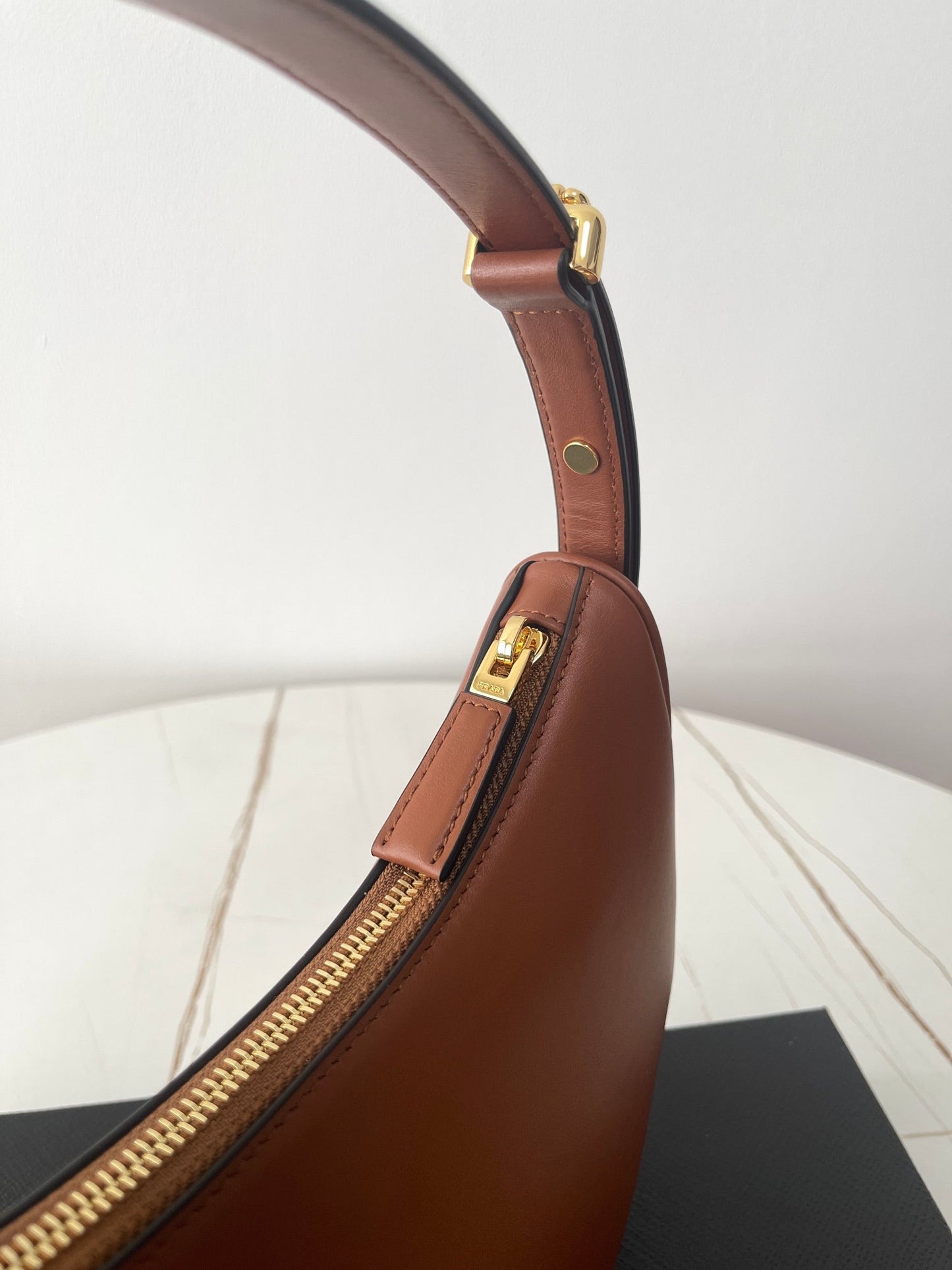 PRA ARQUÉ 22 SHOULDER BAG IN COGNAC BROWN LEATHER mysite