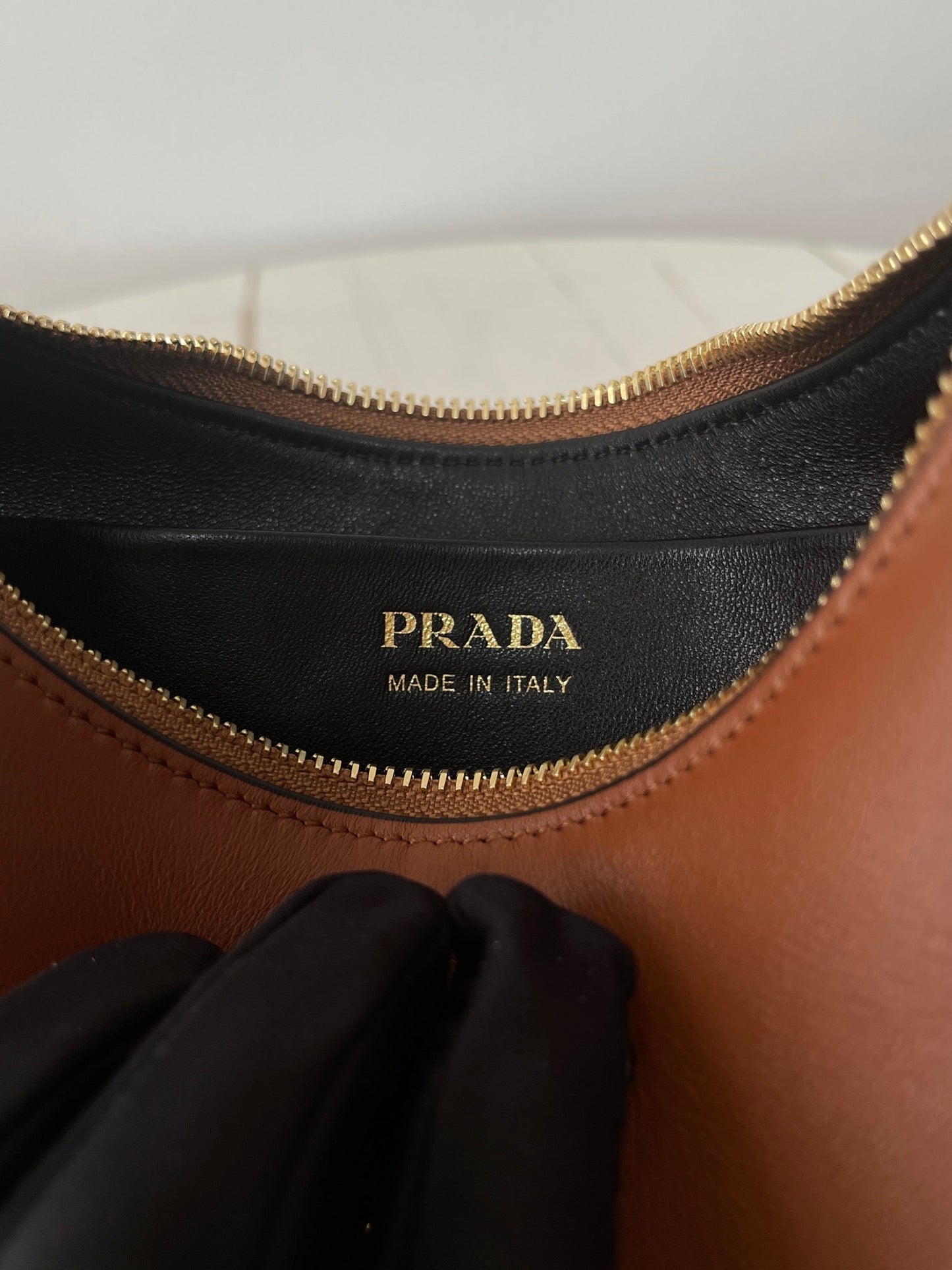 PRA ARQUÉ 22 SHOULDER BAG IN COGNAC BROWN LEATHER mysite