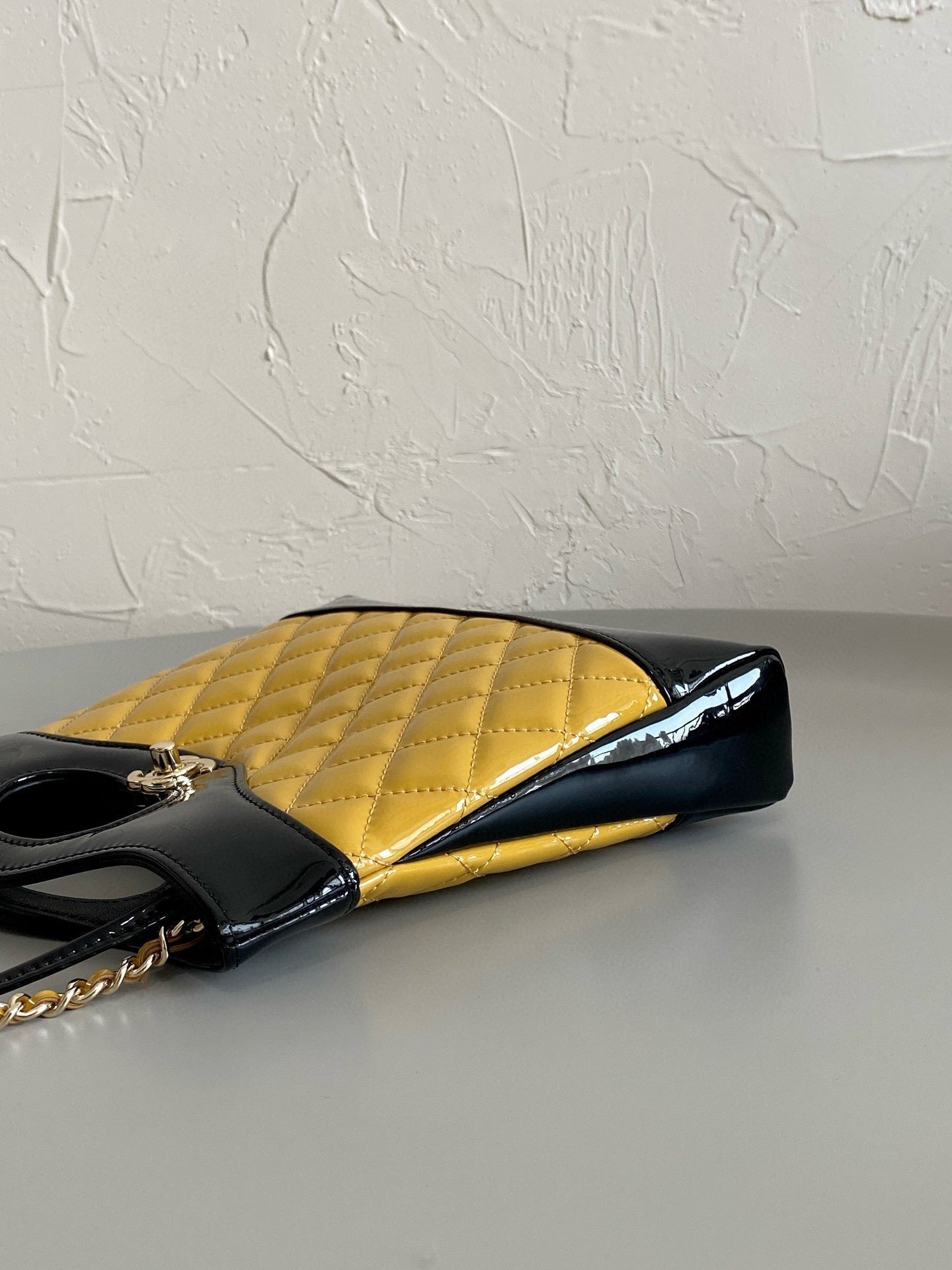 23a cc 31 mini shopping bag 23cm yellow black patent calfskin mysite