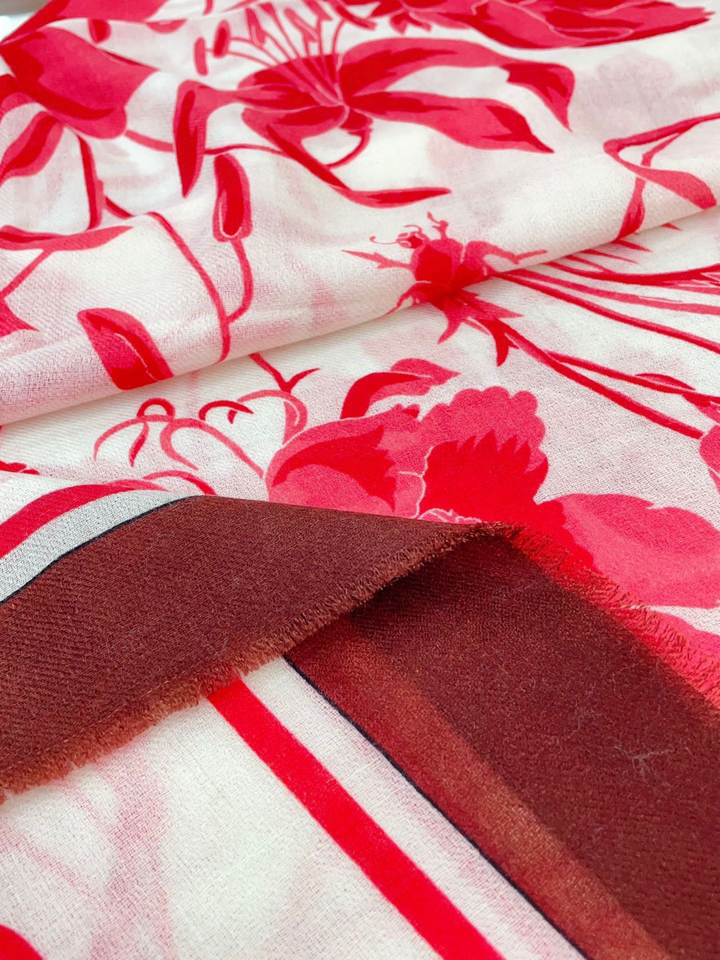 SQUARE SCARF 140 CM IN ROSE RED CASHMERE 398256 mysite