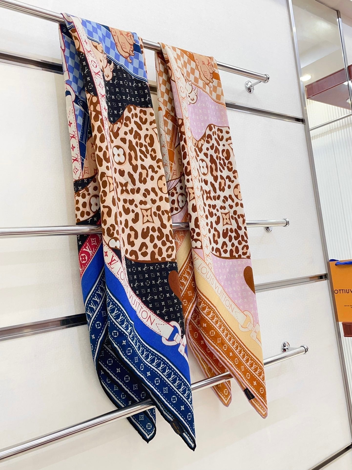 FELINE DUO 140 CM SQUARE SILK SCARF COLORFUL 398281 mysite