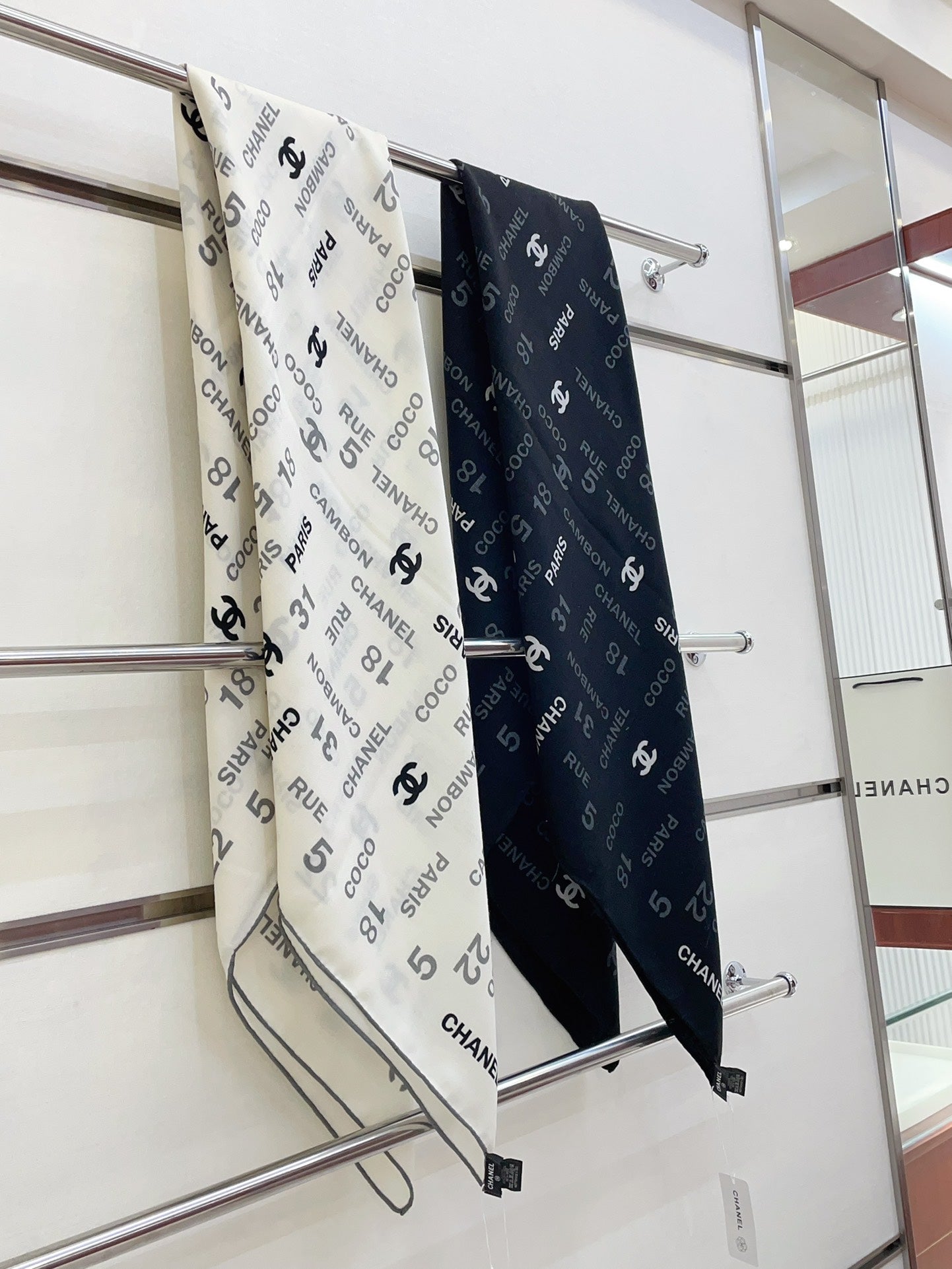 SQUARE SCARF 140 CM IN BLACK MONOGRAM CASHMERE 401159 mysite