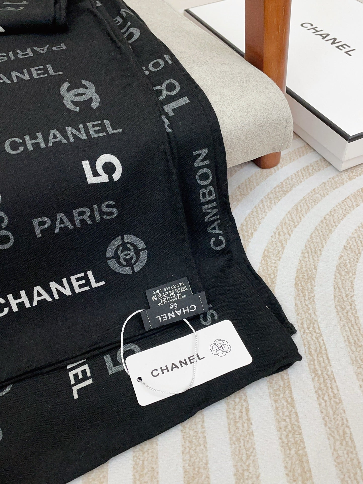 SQUARE SCARF 140 CM IN BLACK MONOGRAM CASHMERE 401159 mysite