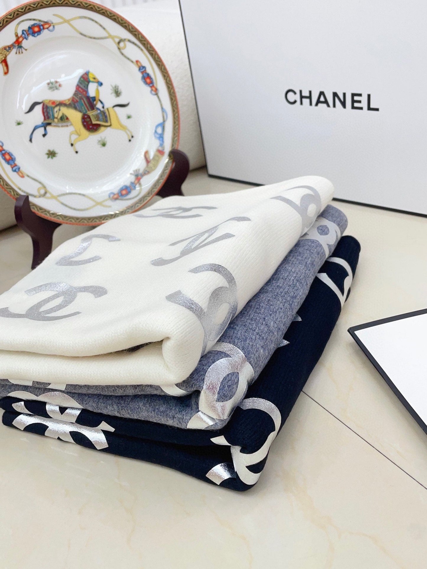 SCARF 190 CM IN NAVY BLUE CASHMERE WITH SILVER LOGO 401171 mysite