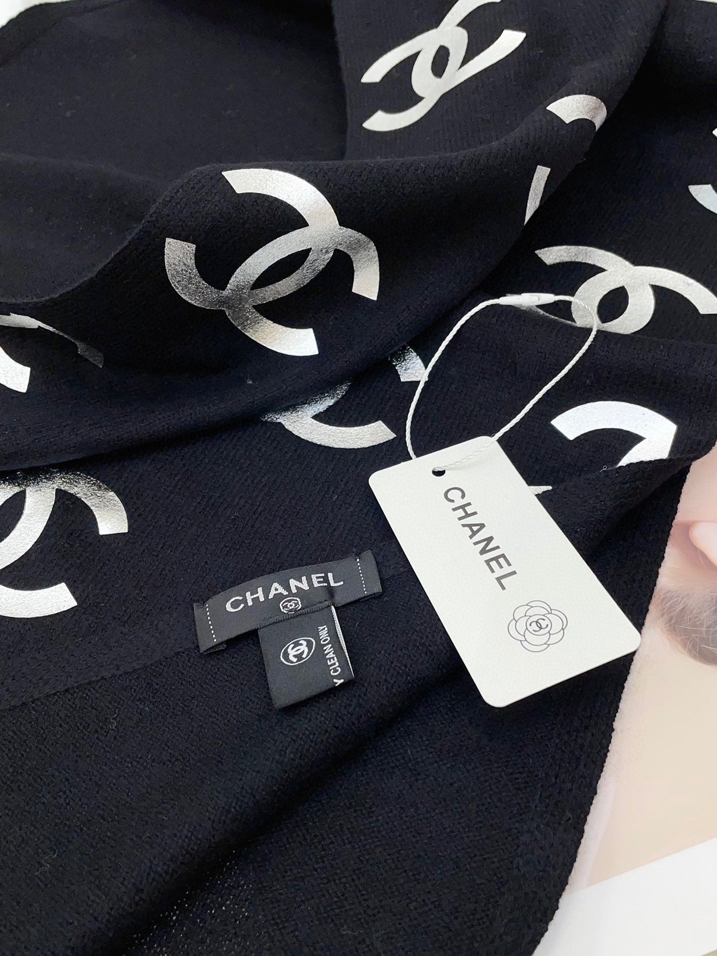 SCARF 190 CM IN NAVY BLUE CASHMERE WITH SILVER LOGO 401171 mysite