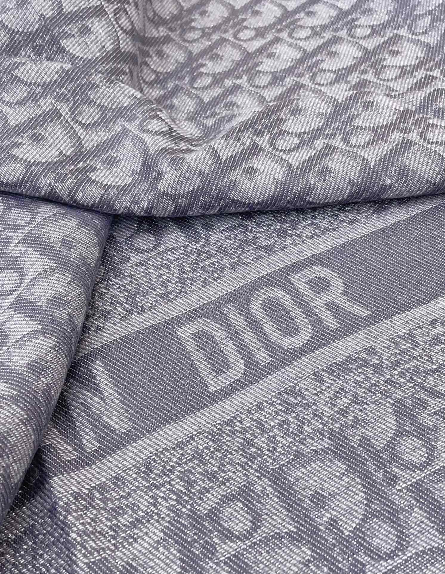 SQUARE SCARF 140 CM IN COOL GRAY WOOL AND SILK  408661 mysite