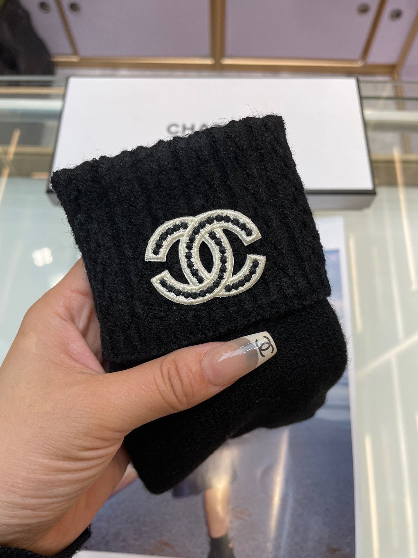 GLOVES IN BLACK CASHMERE WITH WHITE LOGO 405907 mysite