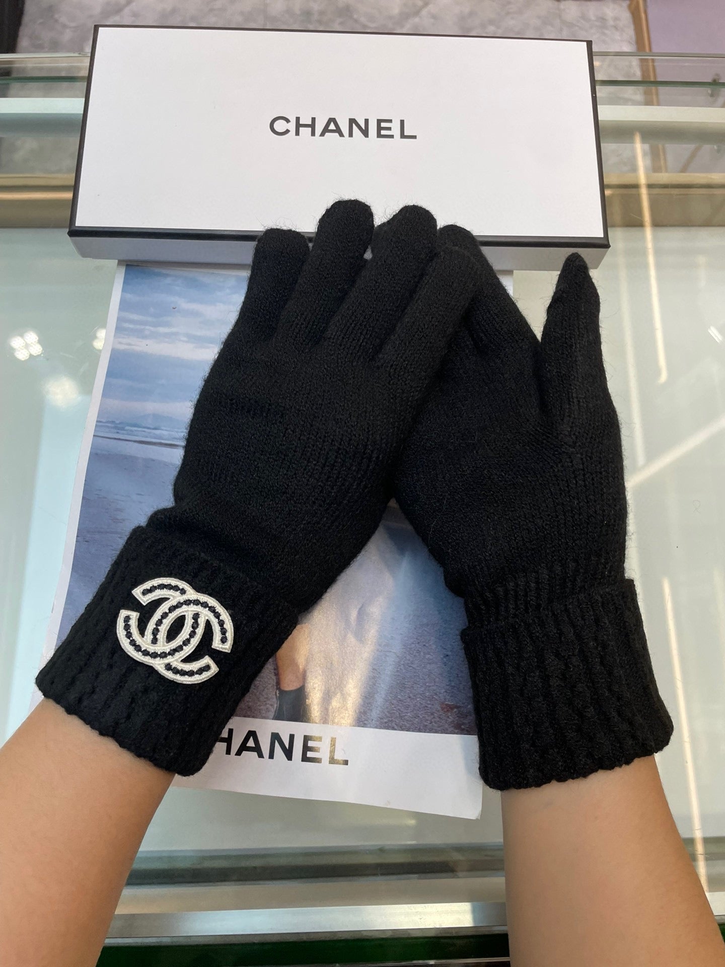 GLOVES IN BLACK CASHMERE WITH WHITE LOGO 405907 mysite