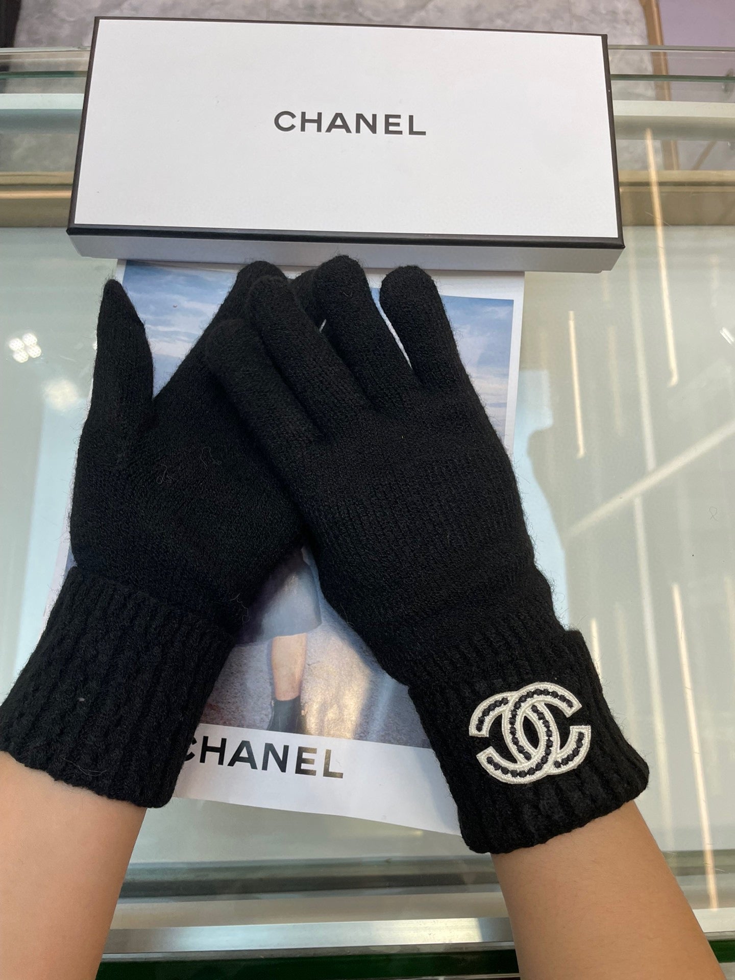GLOVES IN BLACK CASHMERE WITH WHITE LOGO 405907 mysite