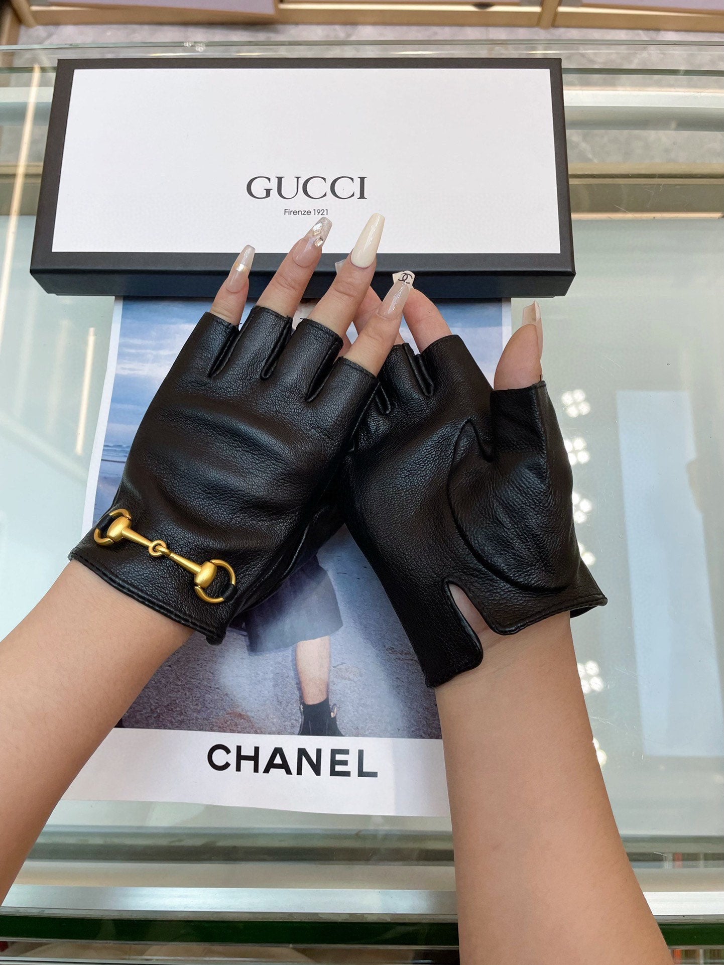 FINGERLESS GLOVES IN BLACK LAMBSKIN WITH GOLD HORSEBIT 432606 mysite