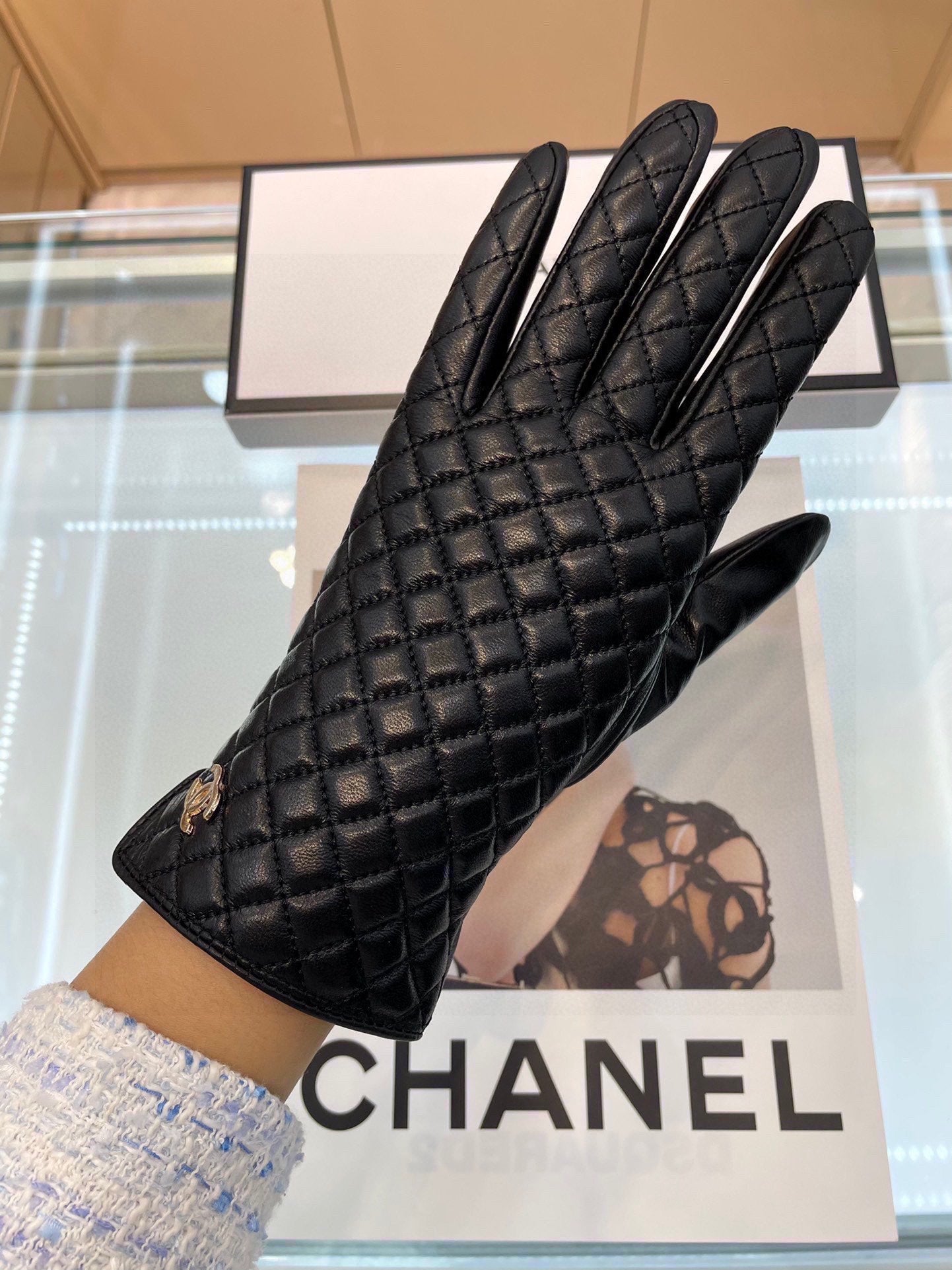 GLOVES IN BLACK LAMBSKIN 463832 mysite