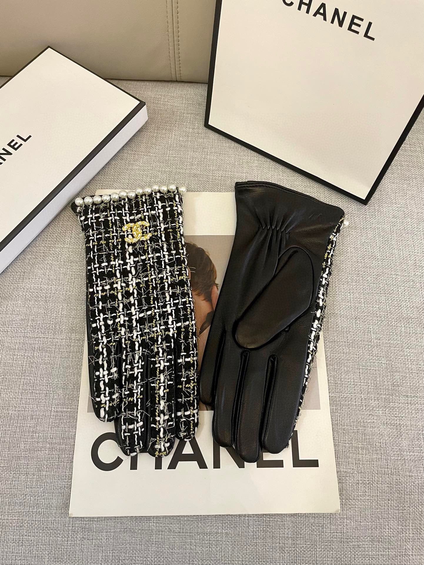 GLOVES IN BLACK MIX WHITE WOOL TWEED AND SHEEPSKIN 463846 mysite
