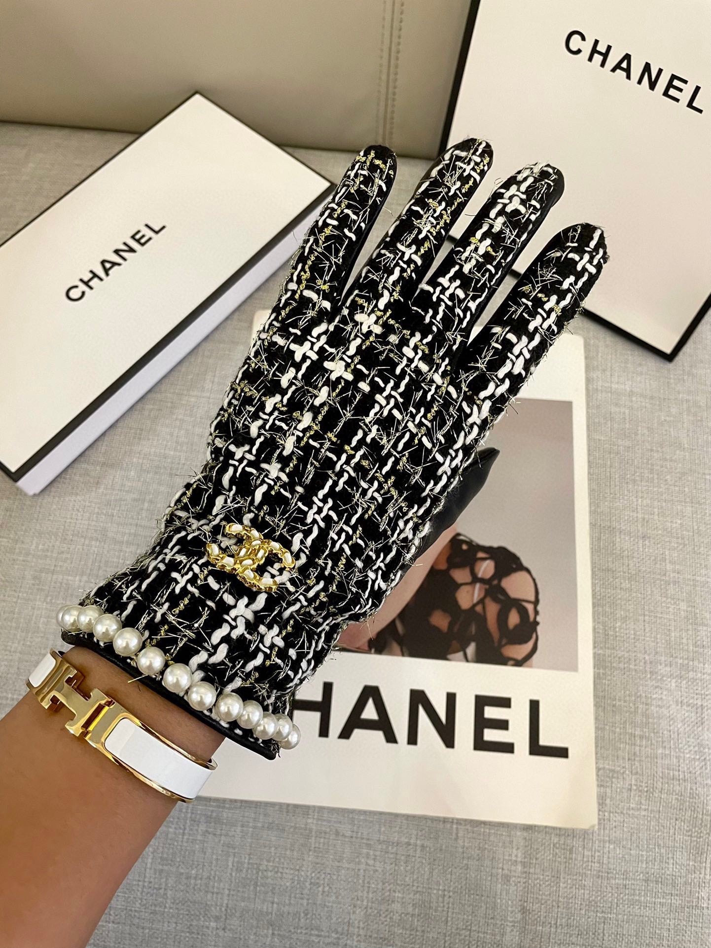 GLOVES IN BLACK MIX WHITE WOOL TWEED AND SHEEPSKIN 463846 mysite