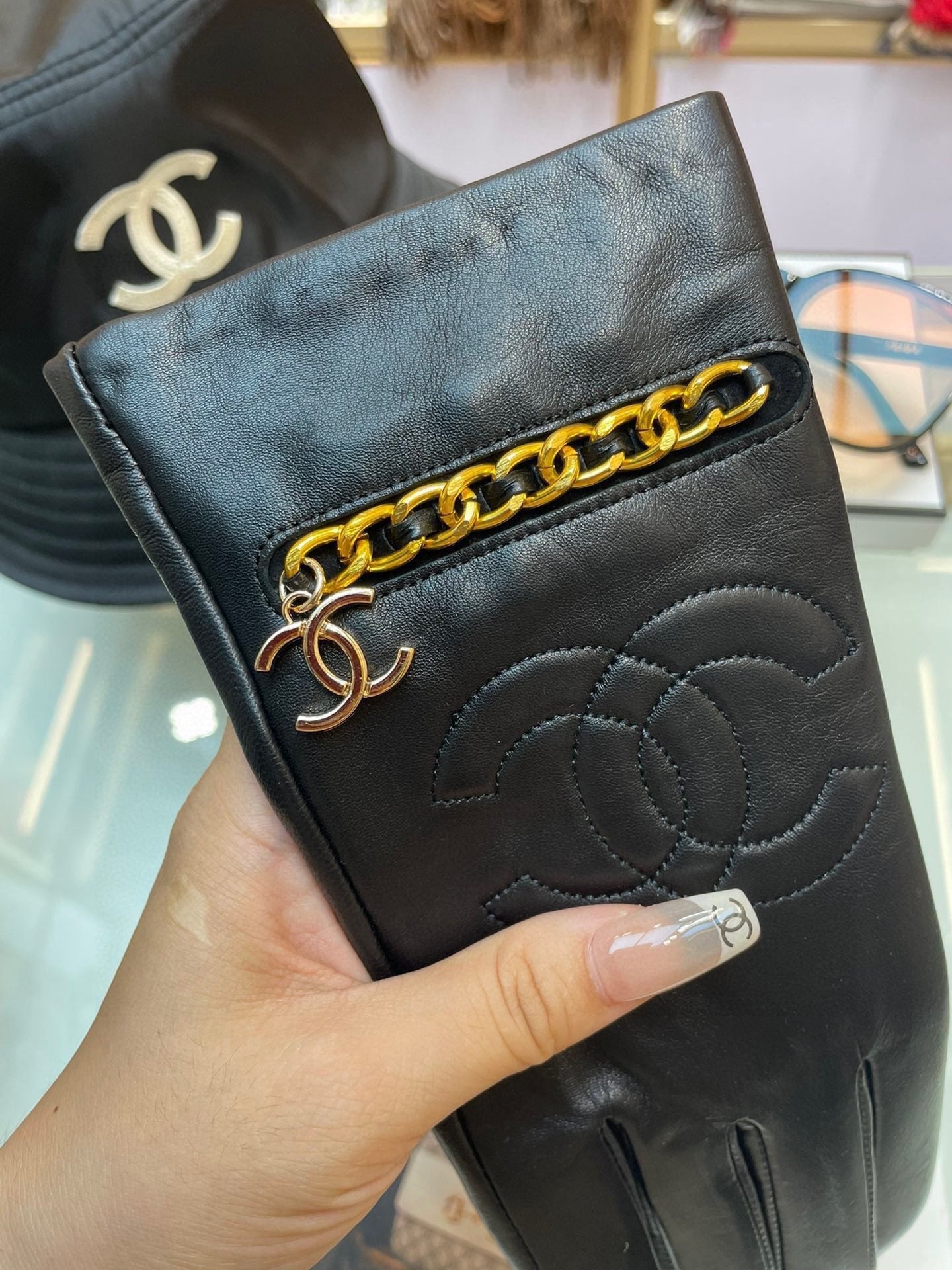 GLOVES IN BLACK LAMBSKIN GOLD HARDWARE 463837 mysite