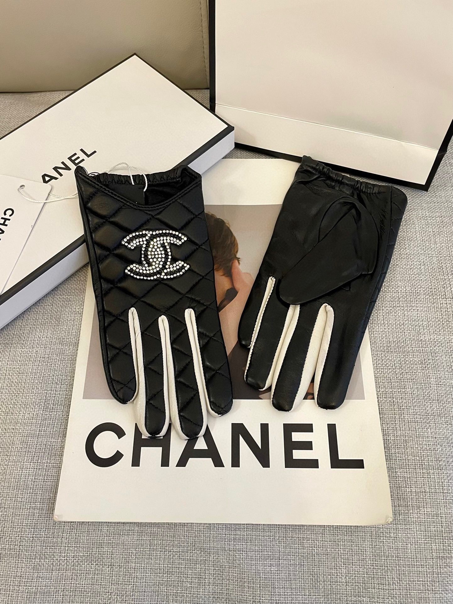 CC GLOVES IN BLACK MIX WHITE SHEEPSKIN 463850 mysite